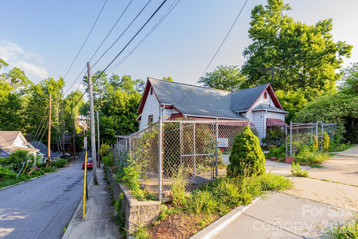 91 Clingman Avenue Property Photo 2