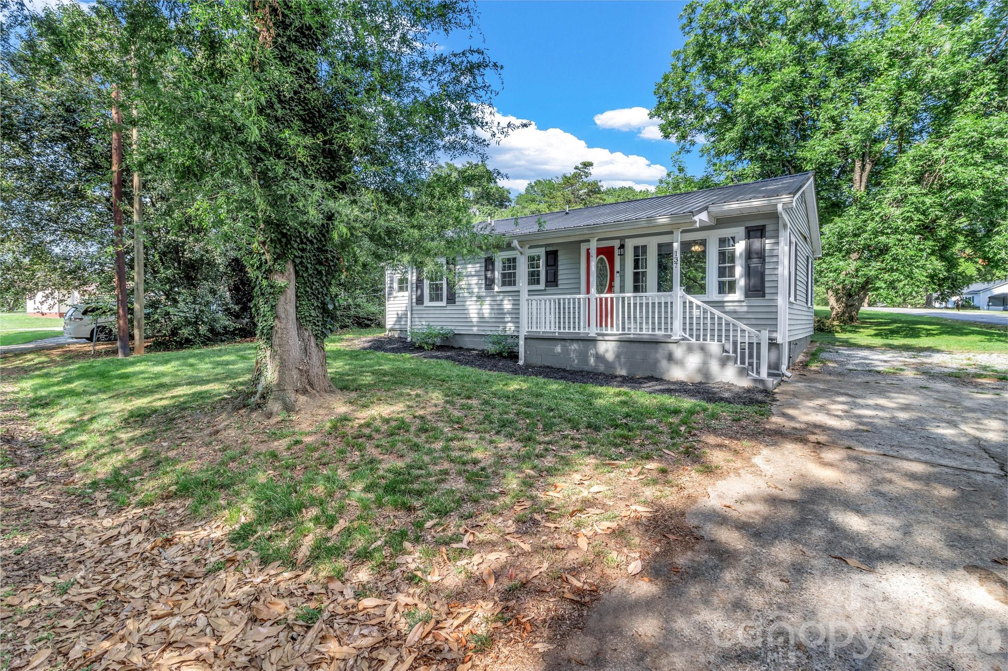 137 J E Morrow Street Property Photo 3