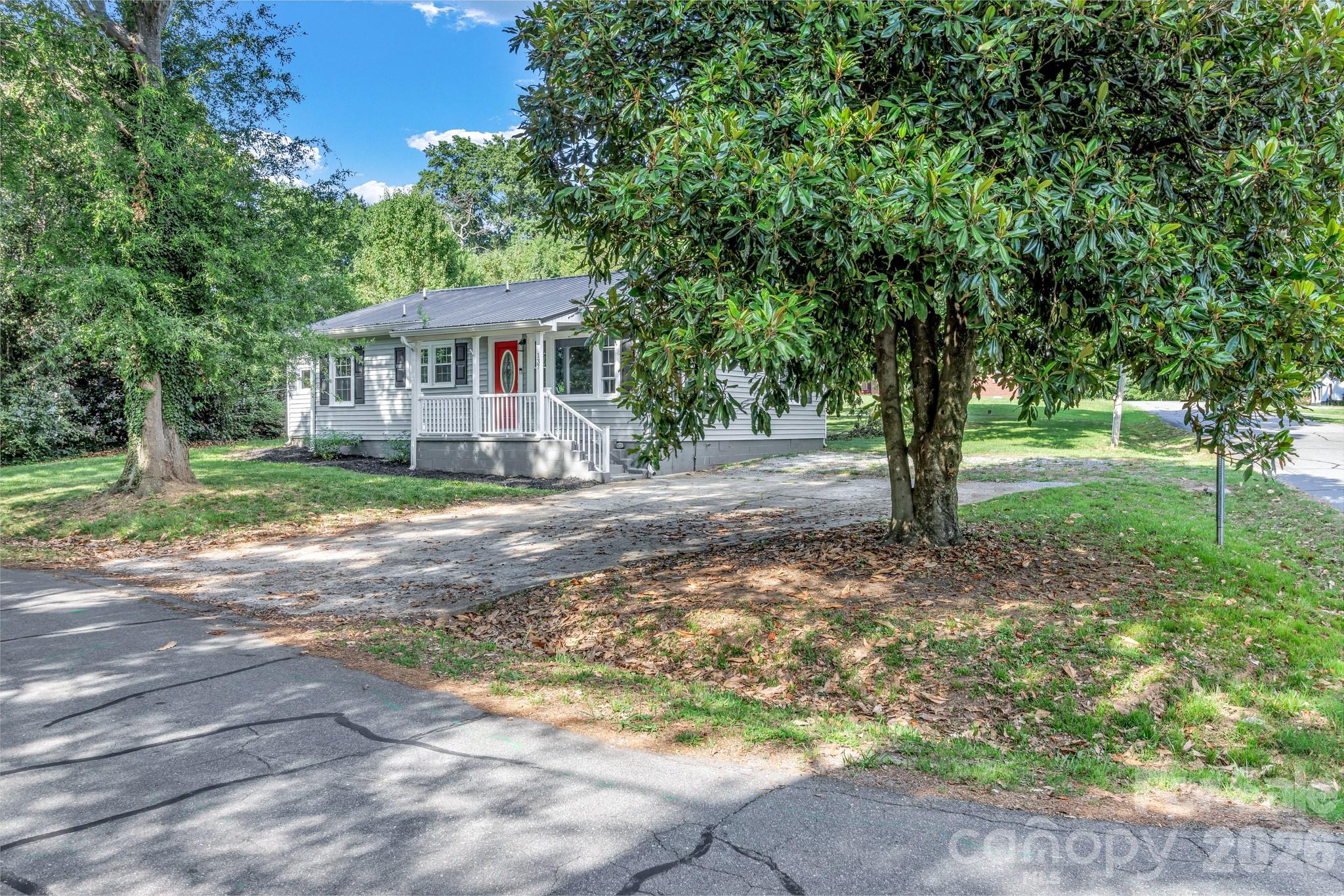 137 J E Morrow Street Property Photo 5