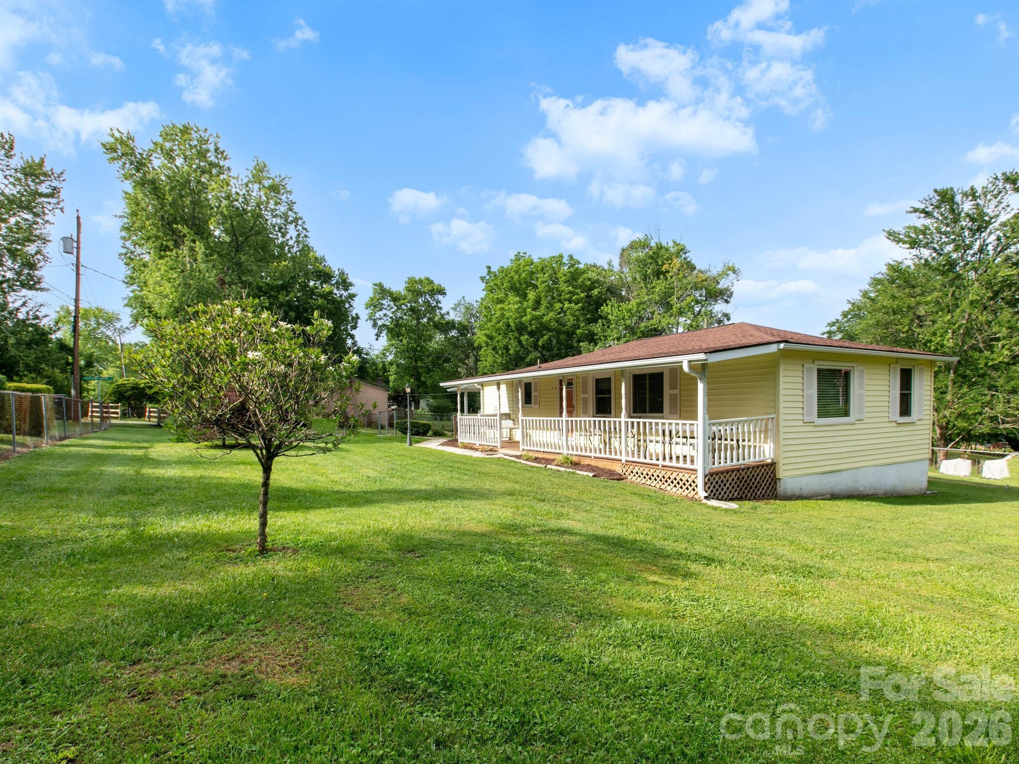 407 Hall Street Property Photo 1