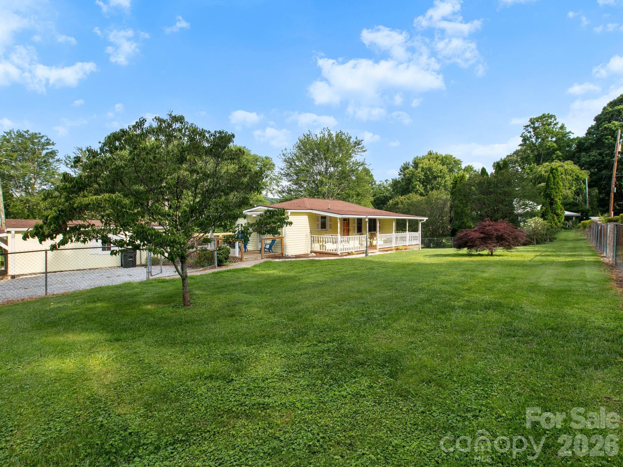 407 Hall Street Property Photo 2