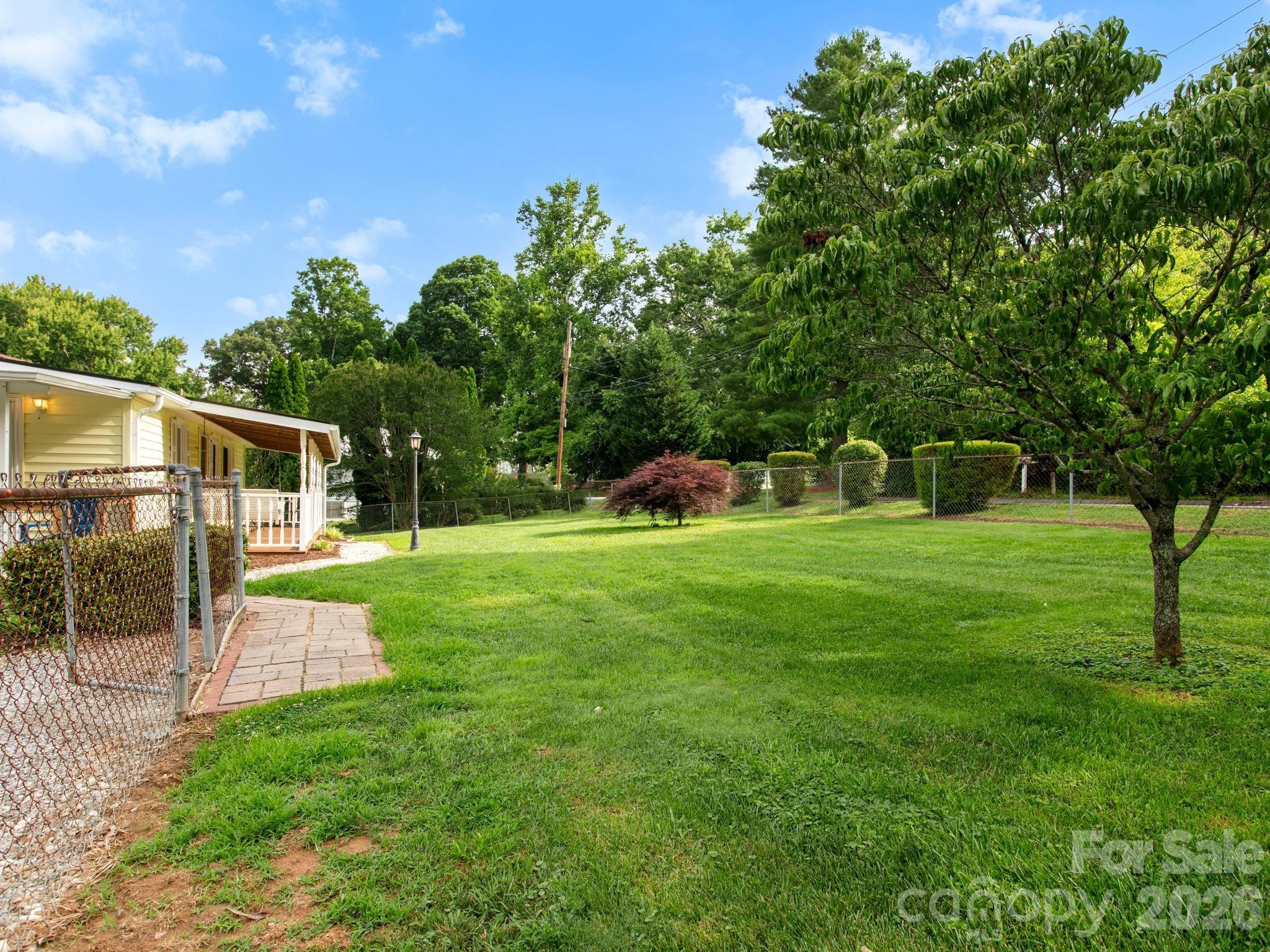 407 Hall Street Property Photo 4