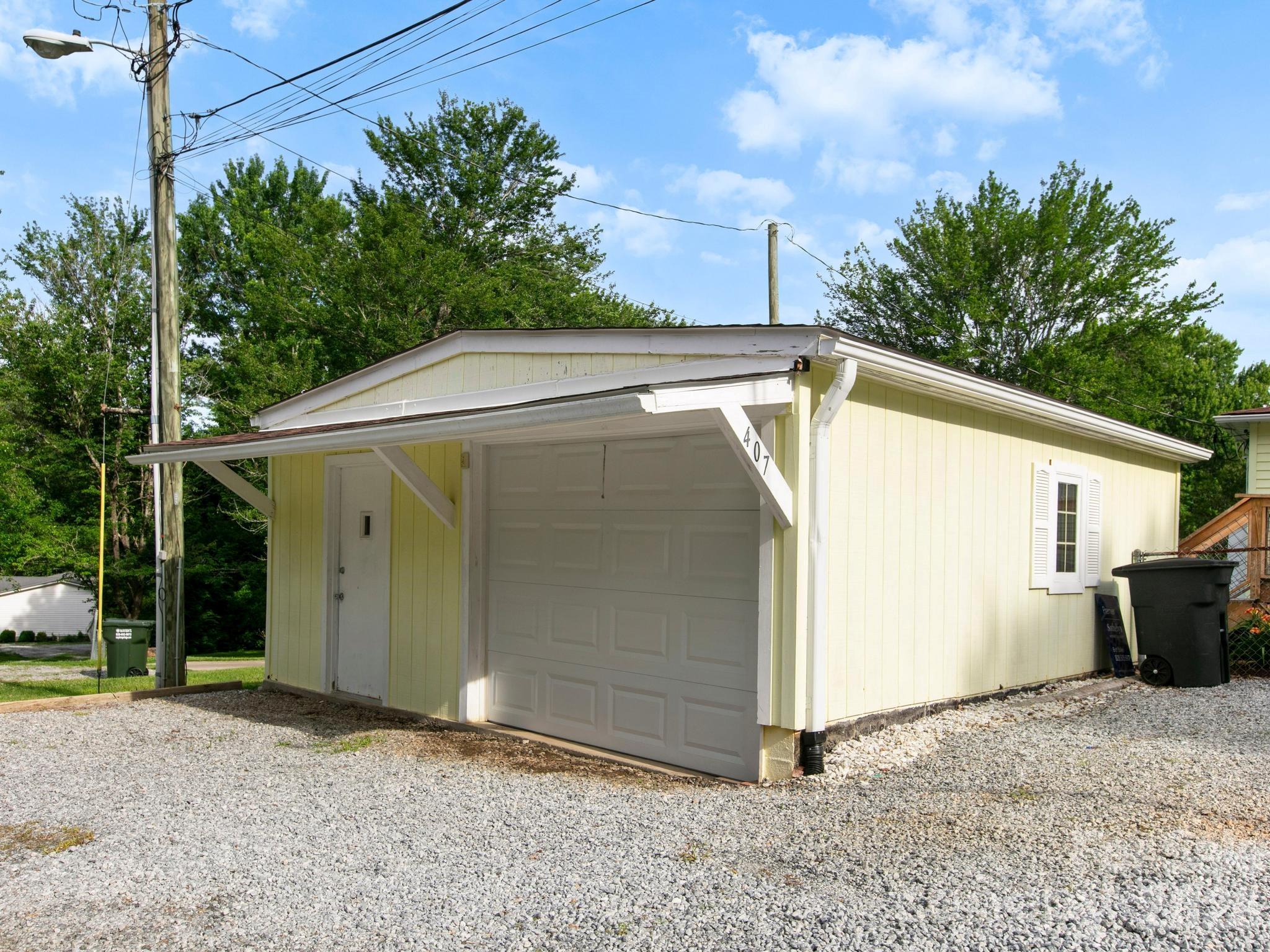 407 Hall Street Property Photo 5