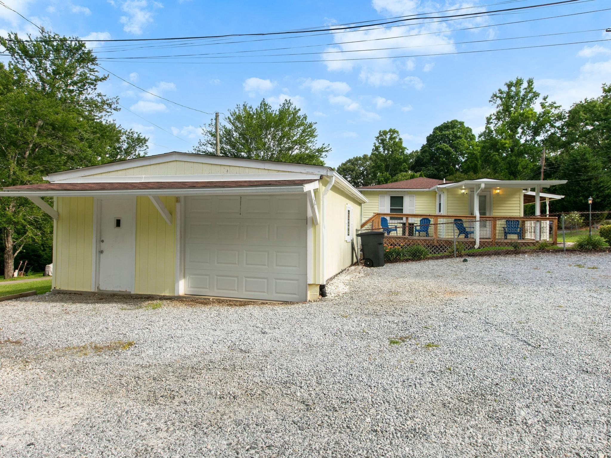 407 Hall Street Property Photo 6