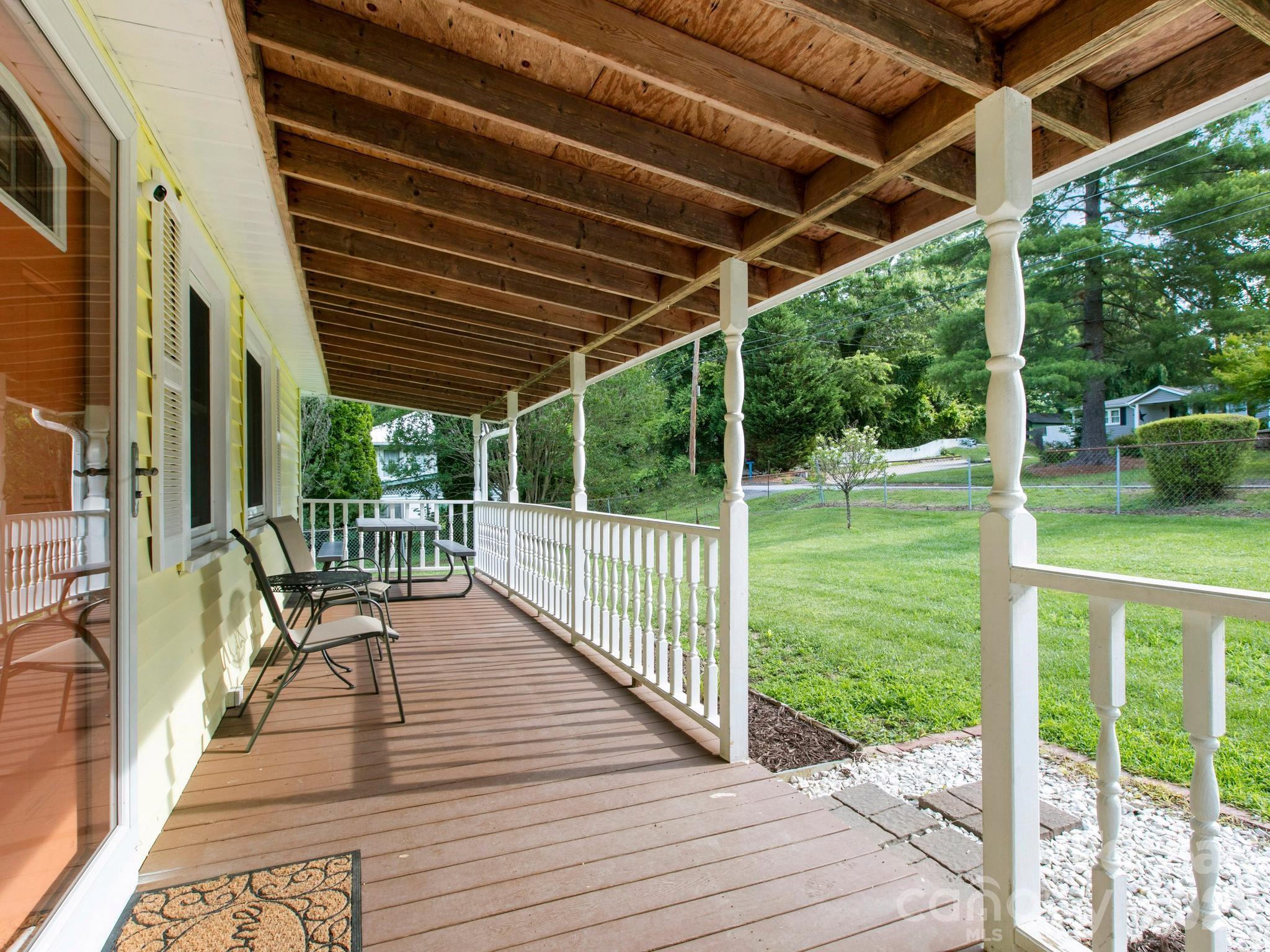 407 Hall Street Property Photo 7
