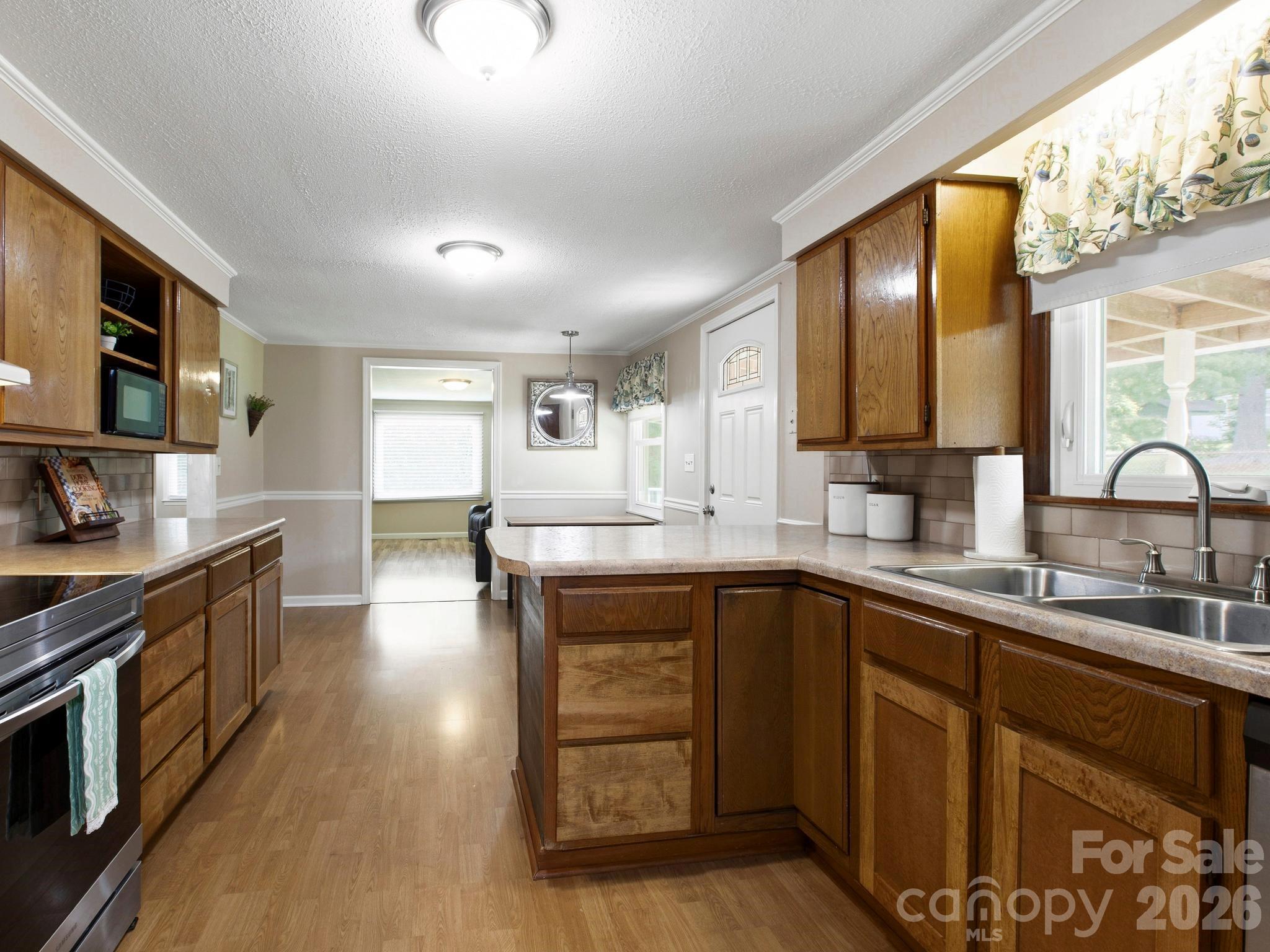 407 Hall Street Property Photo 11