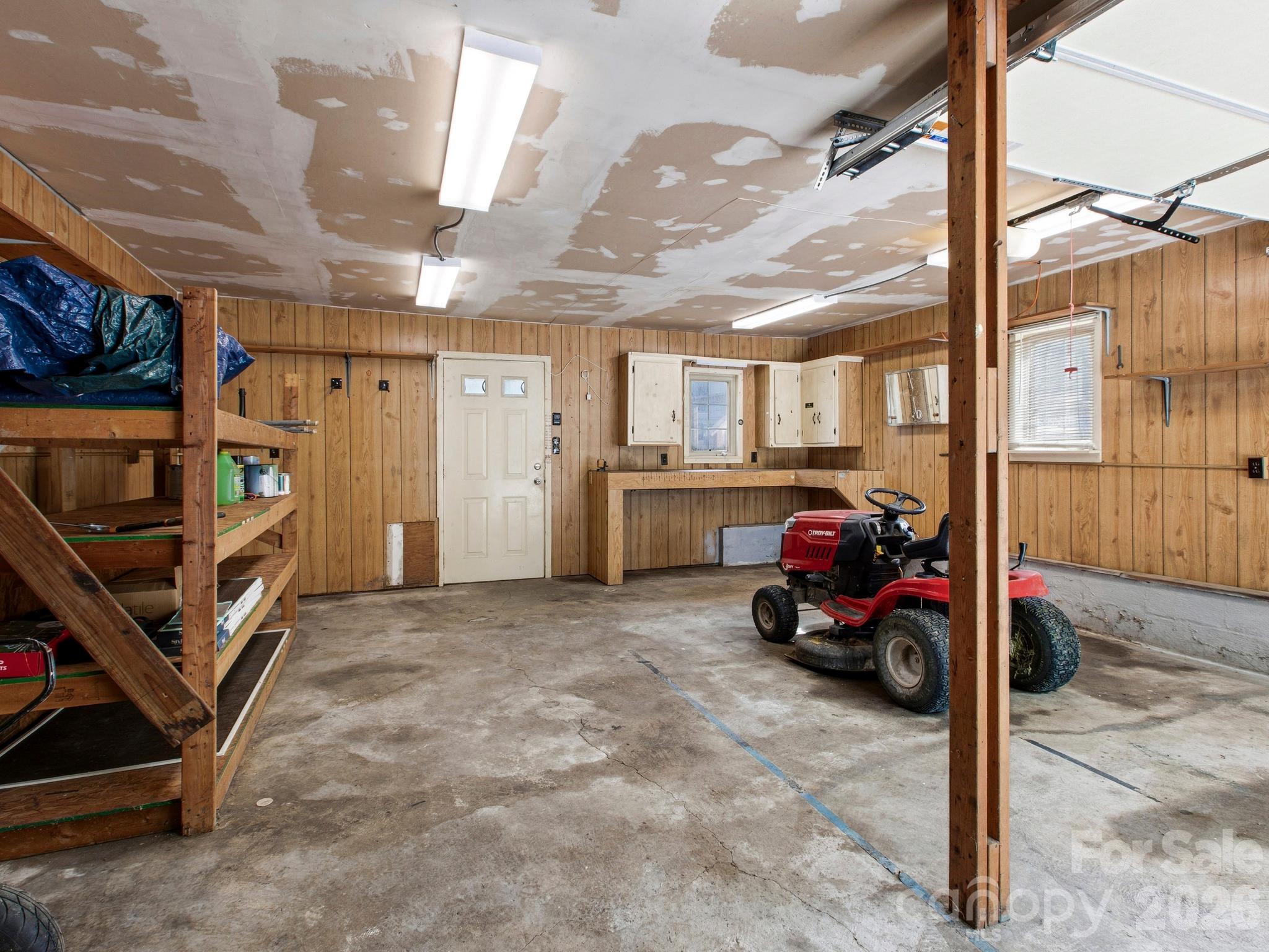 407 Hall Street Property Photo 23