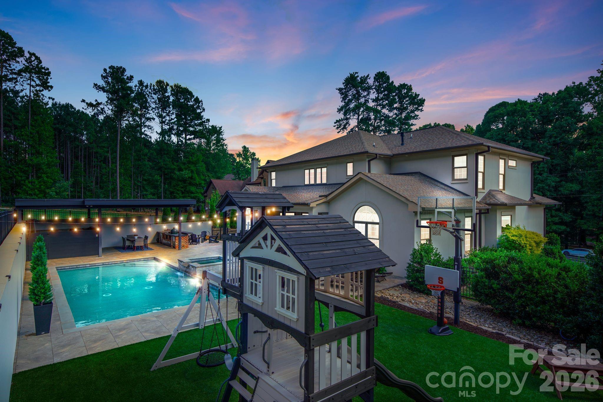 342 Kenway Loop Property Photo 2
