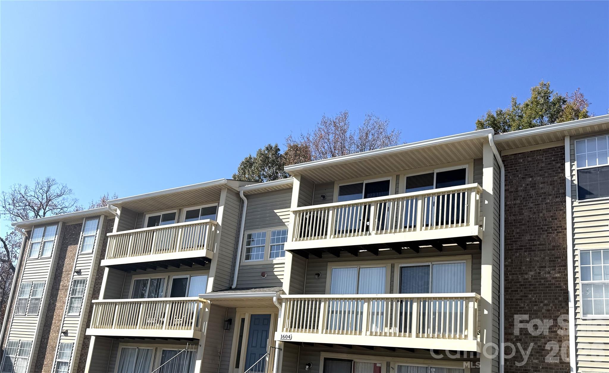 1604 Arlyn Circle J Property Photo 2