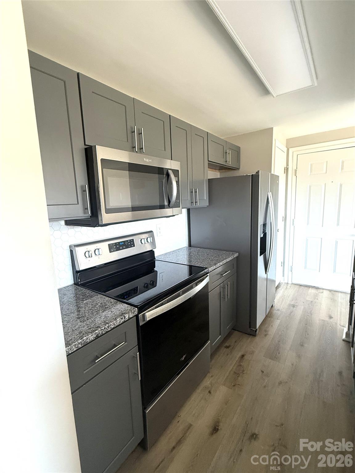 1604 Arlyn Circle J Property Photo 6