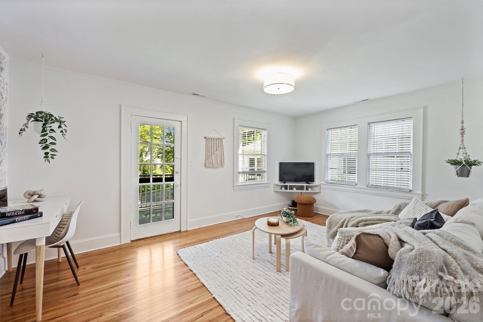 118 N Laurel Avenue Property Photo 3