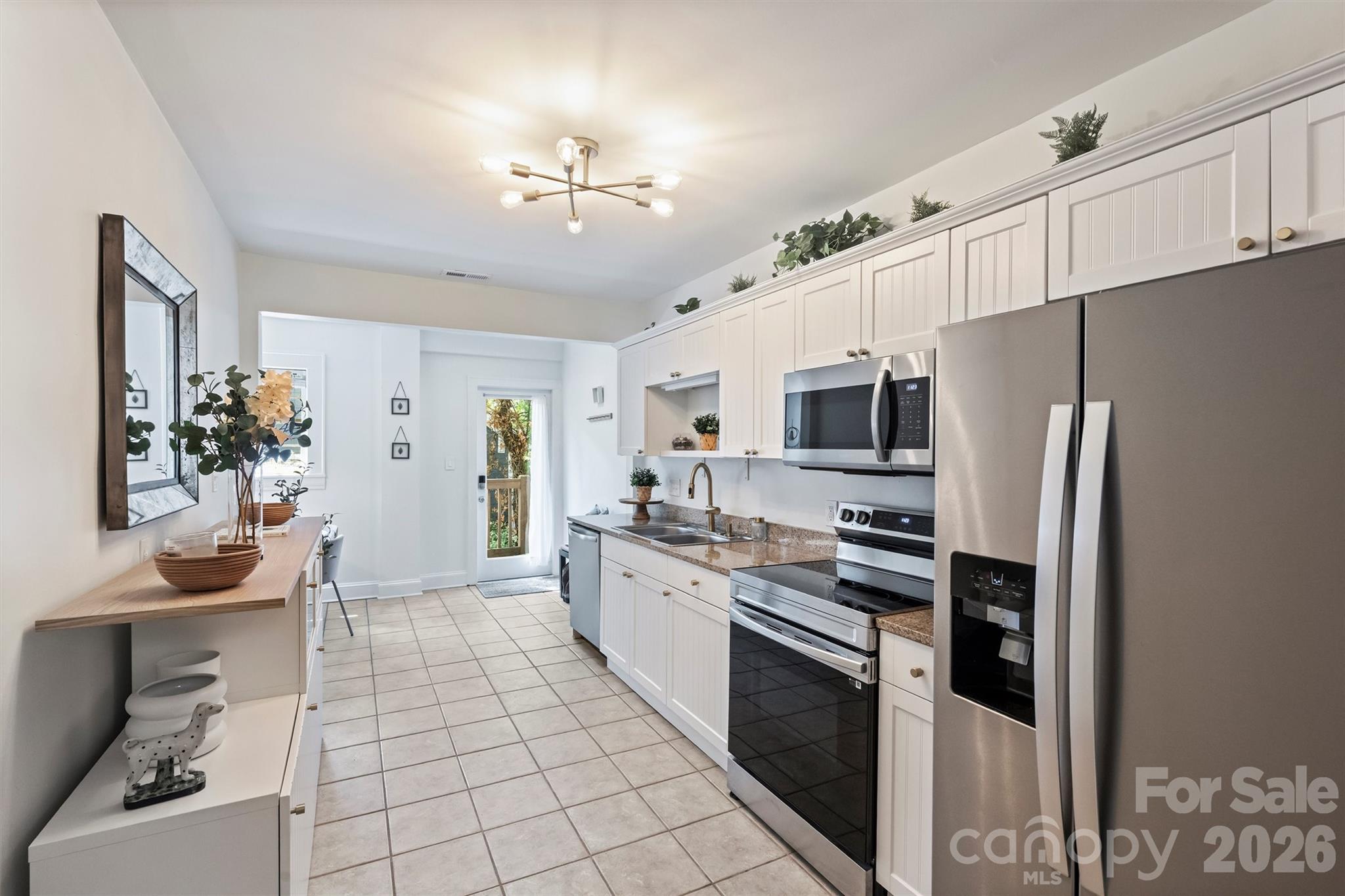 118 N Laurel Avenue Property Photo 7