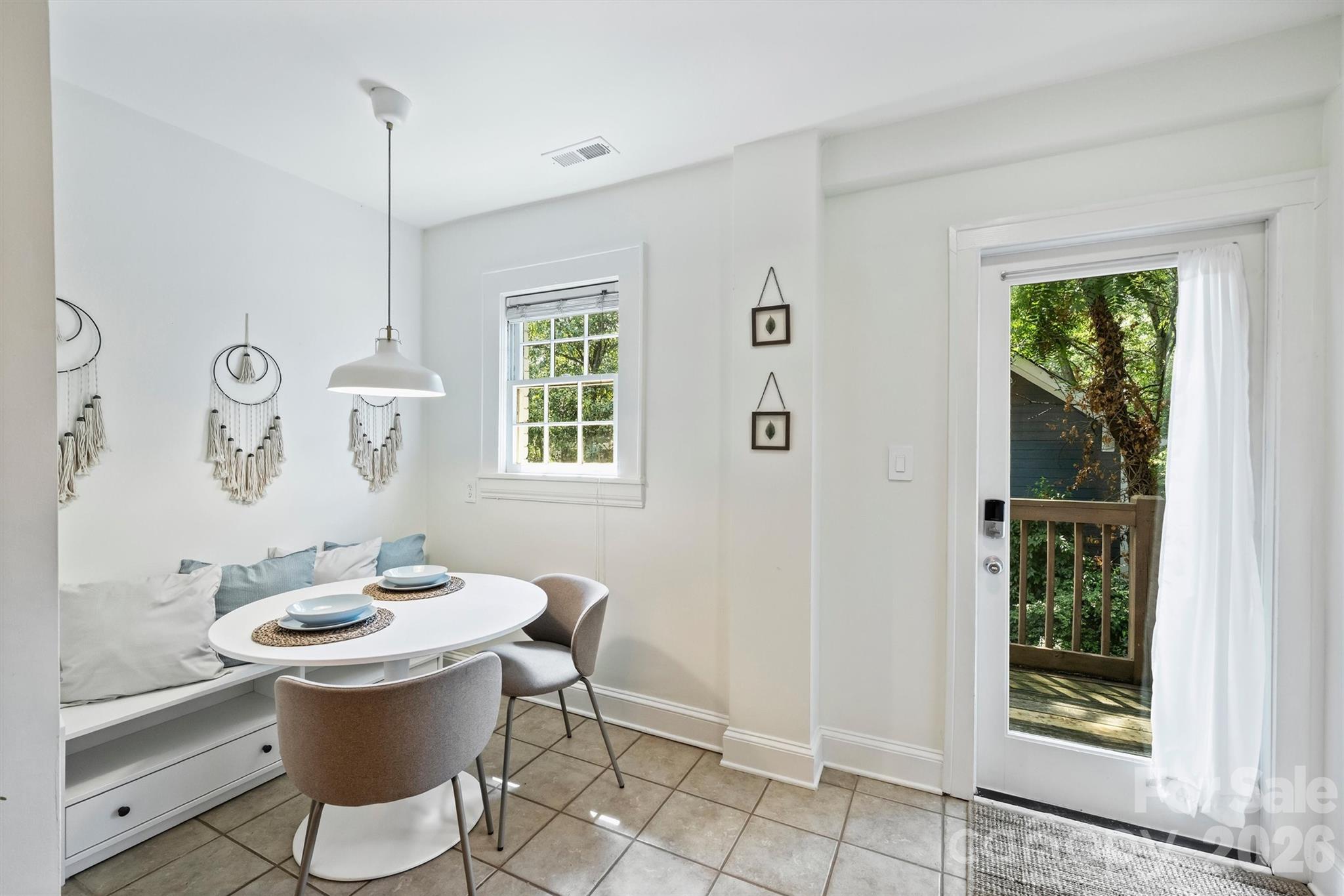 118 N Laurel Avenue Property Photo 11