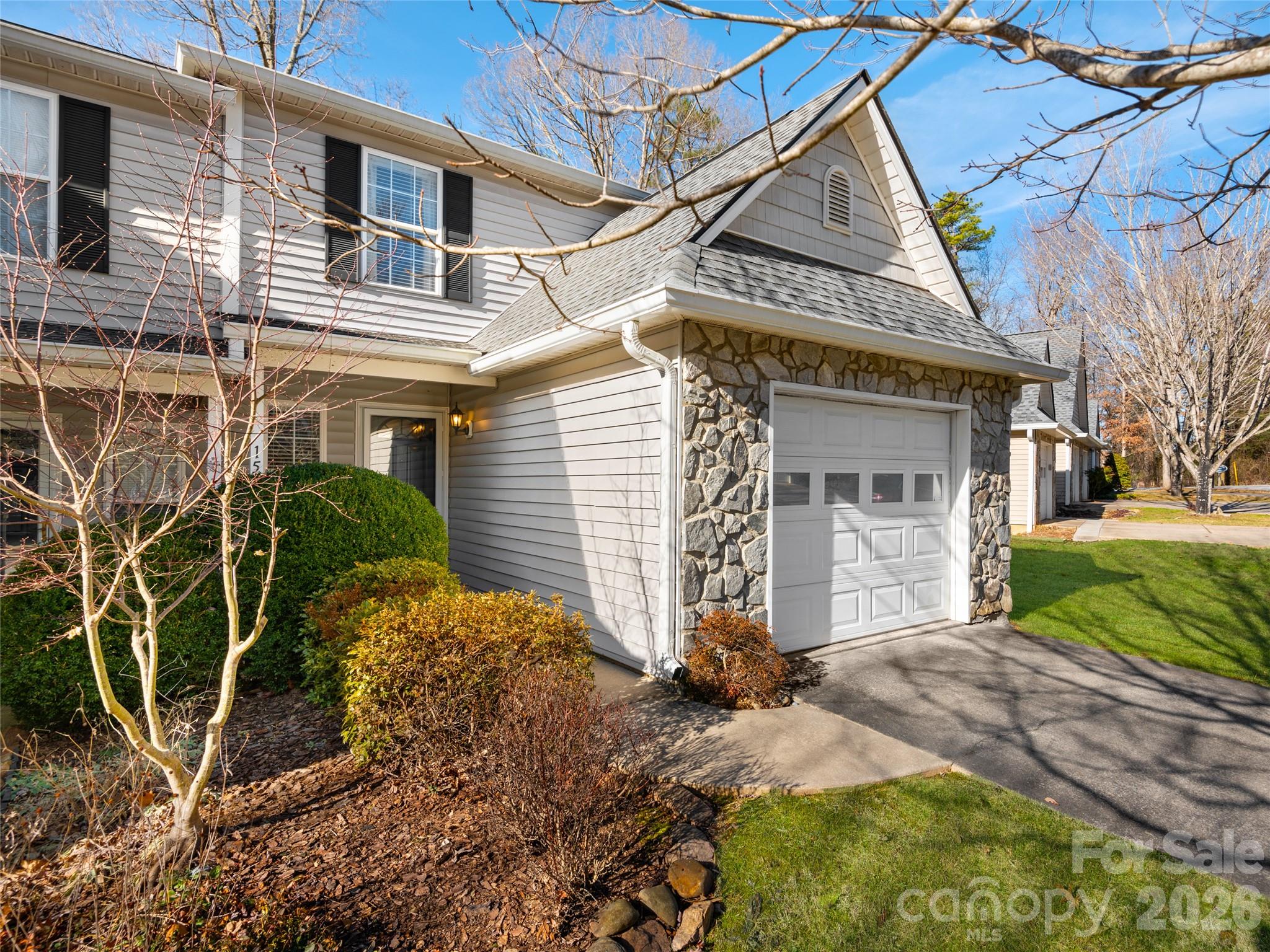 15 Willowick Drive Property Photo 2