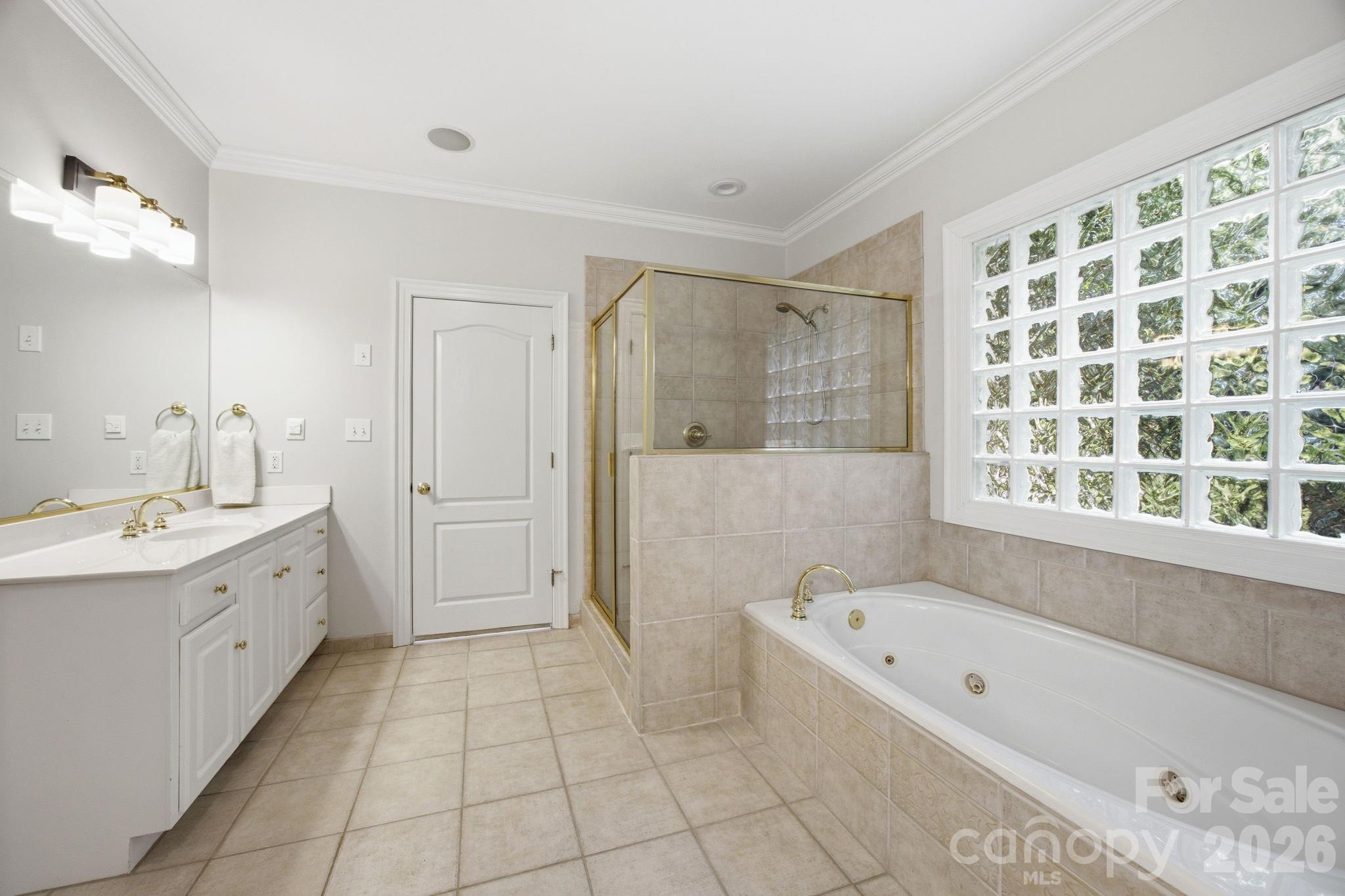 1016 Firethorne Club Drive Property Photo 16