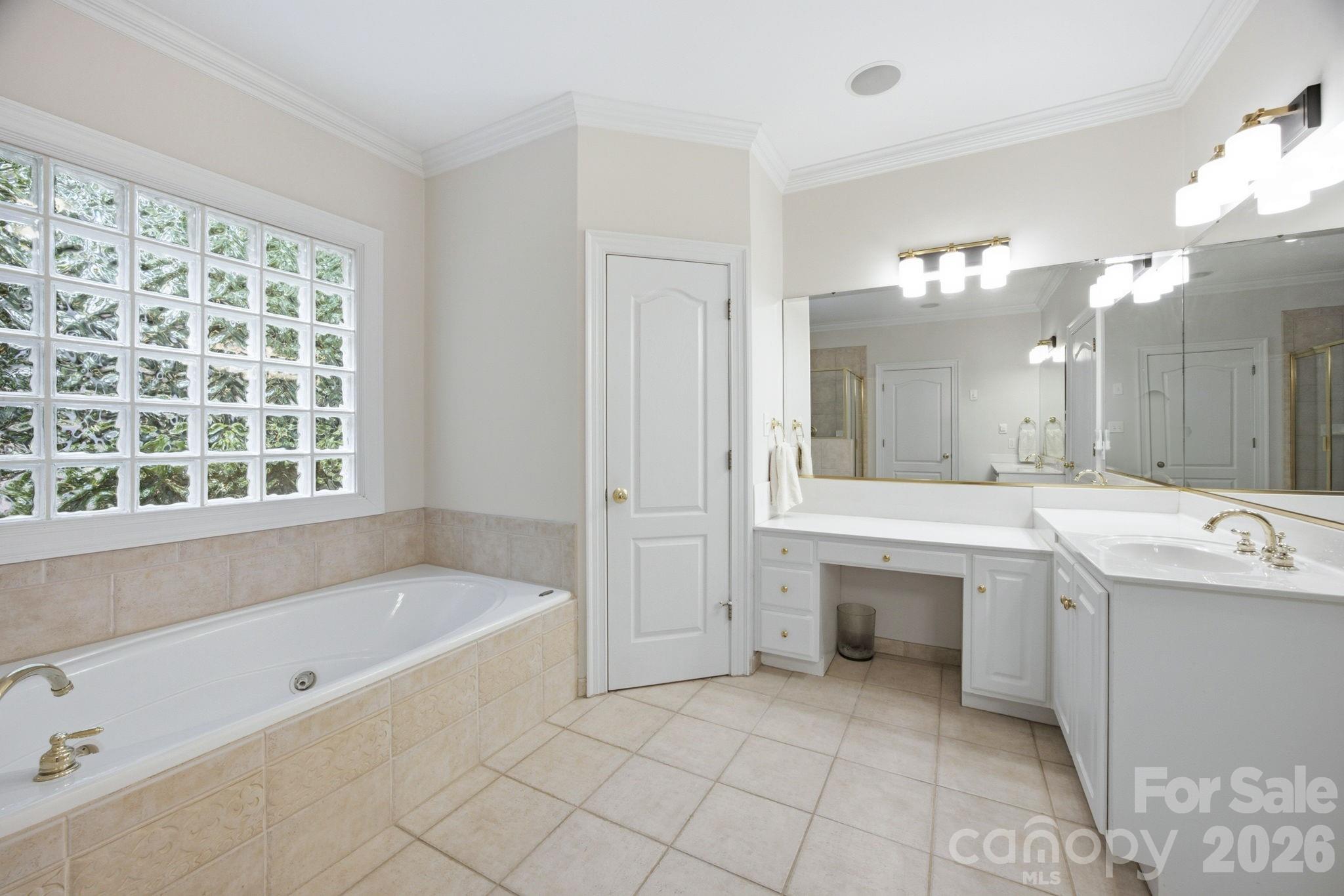 1016 Firethorne Club Drive Property Photo 17