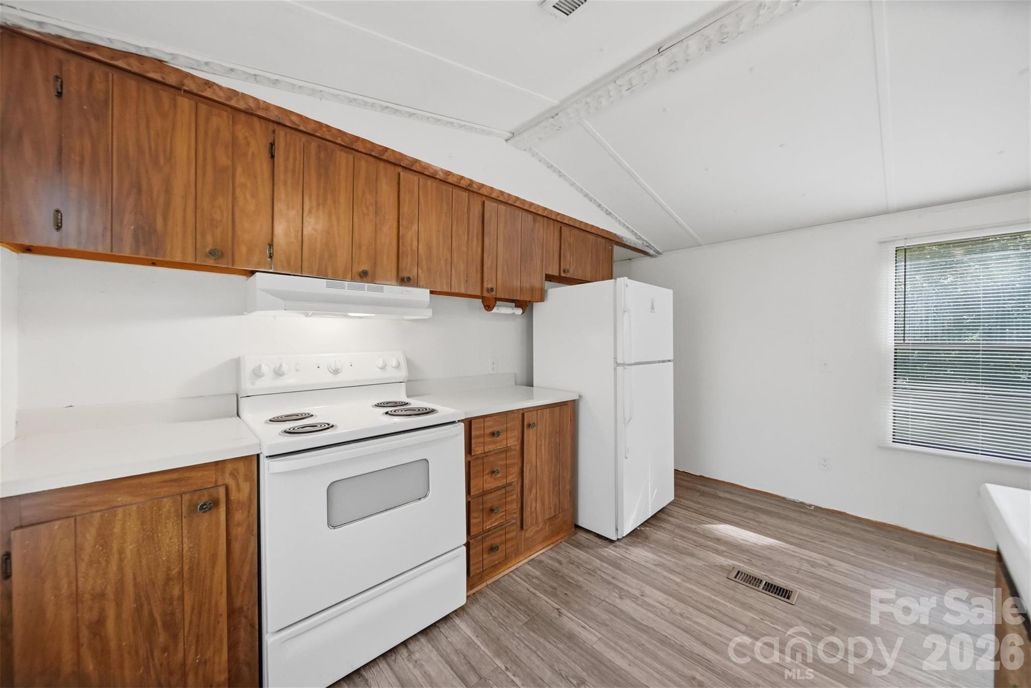 300 Excelsior Drive Property Photo 8