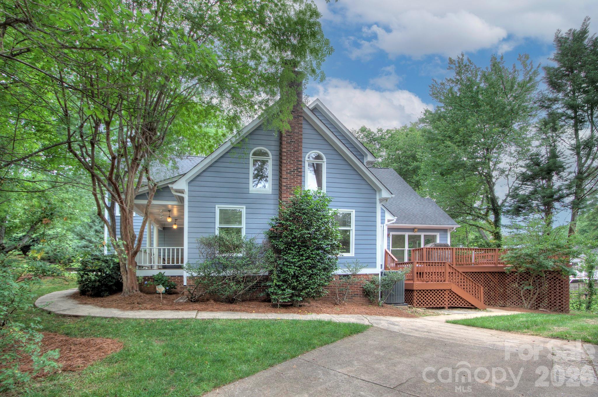 2000 Victorian Place Property Photo 2