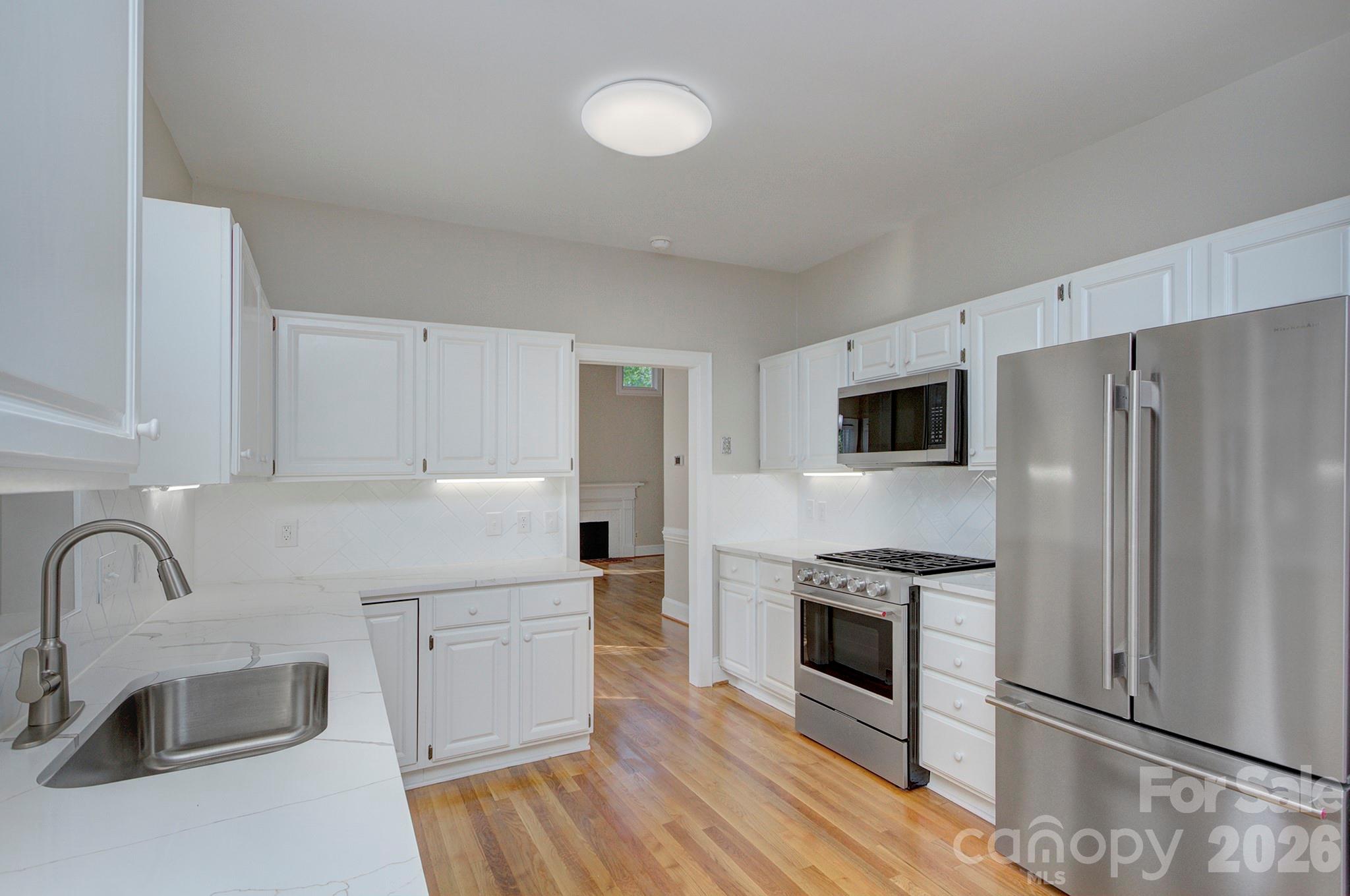 2000 Victorian Place Property Photo 11