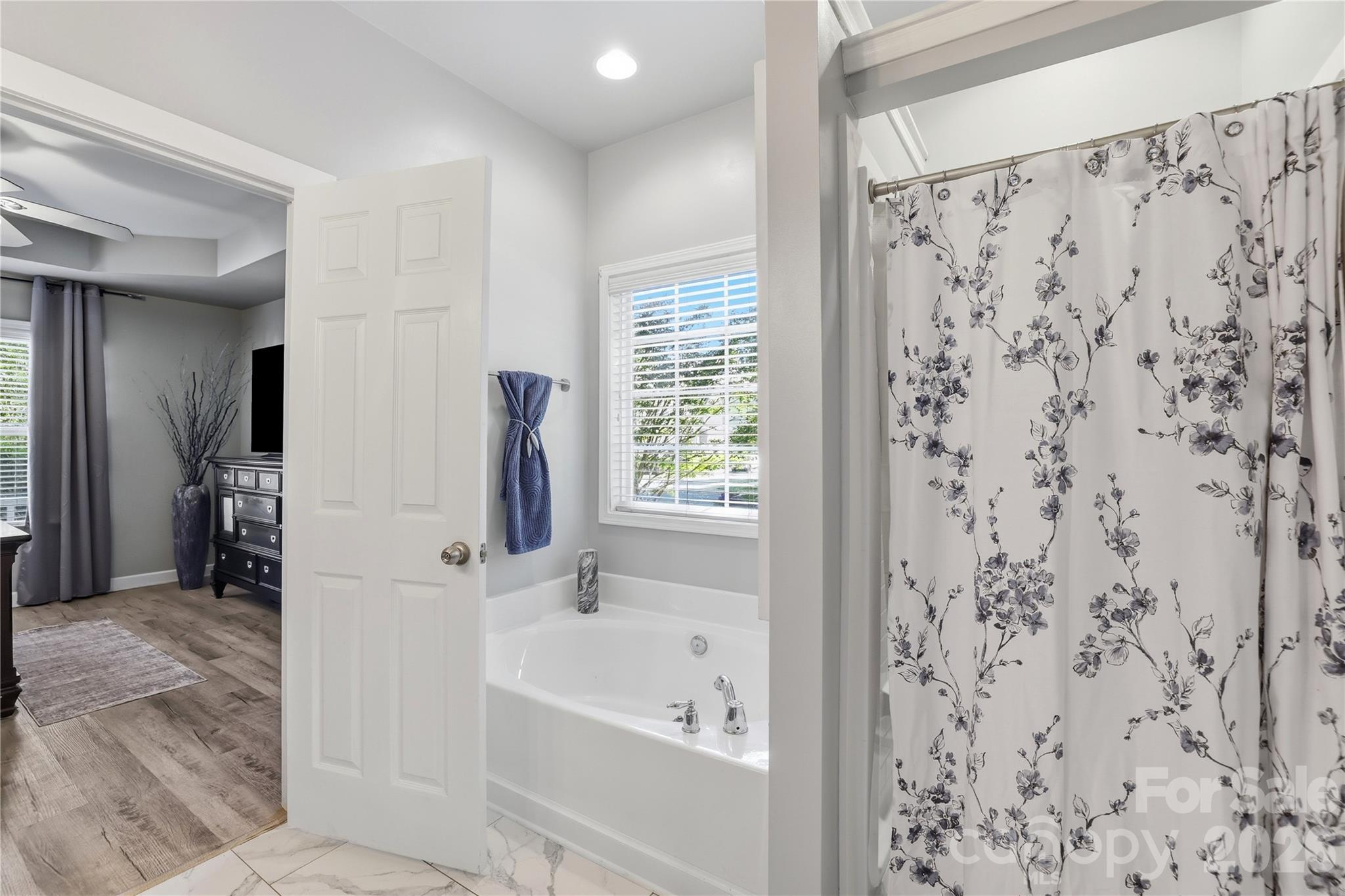 754 Winding Way Property Photo 4