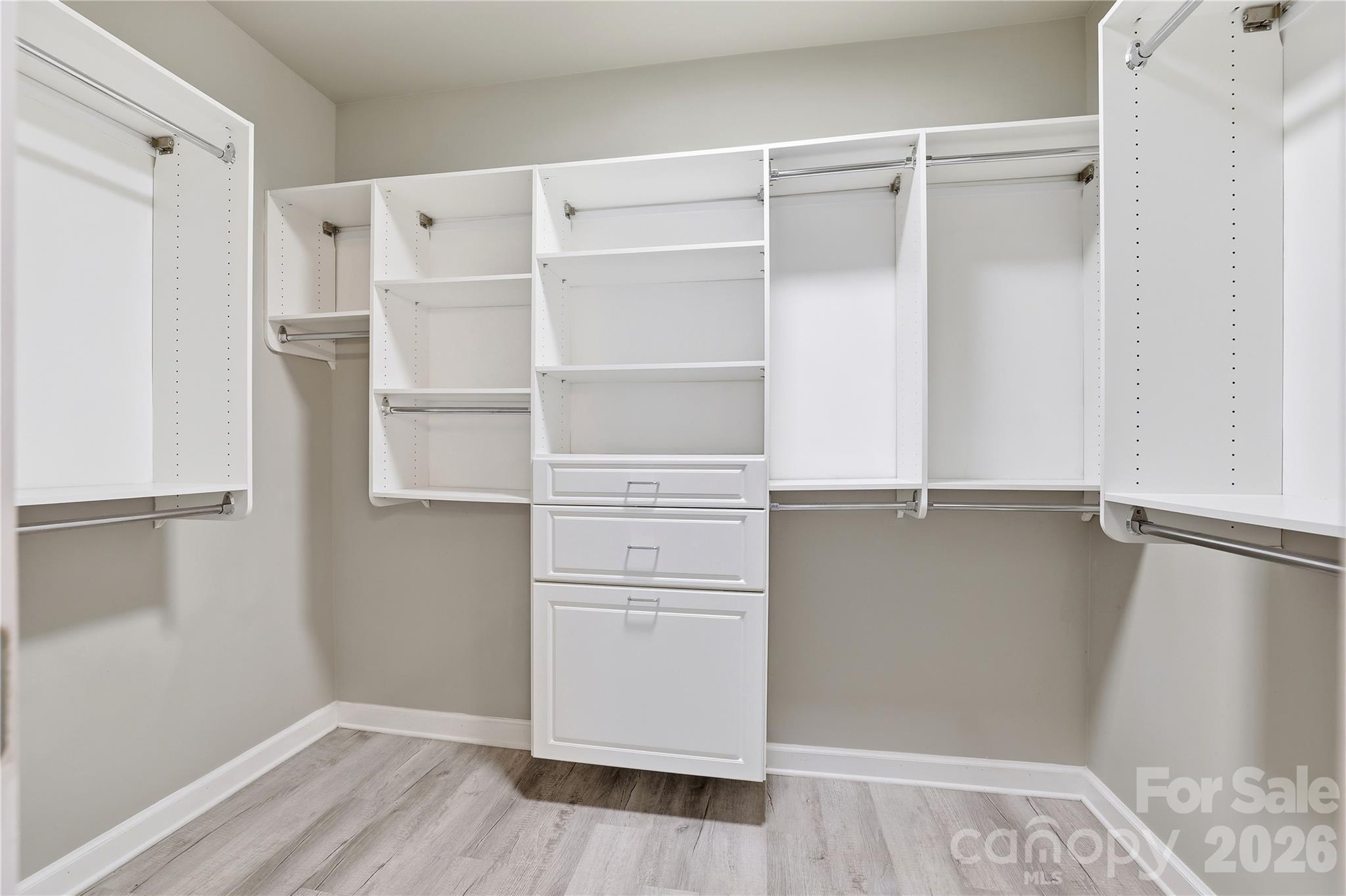 754 Winding Way Property Photo 5