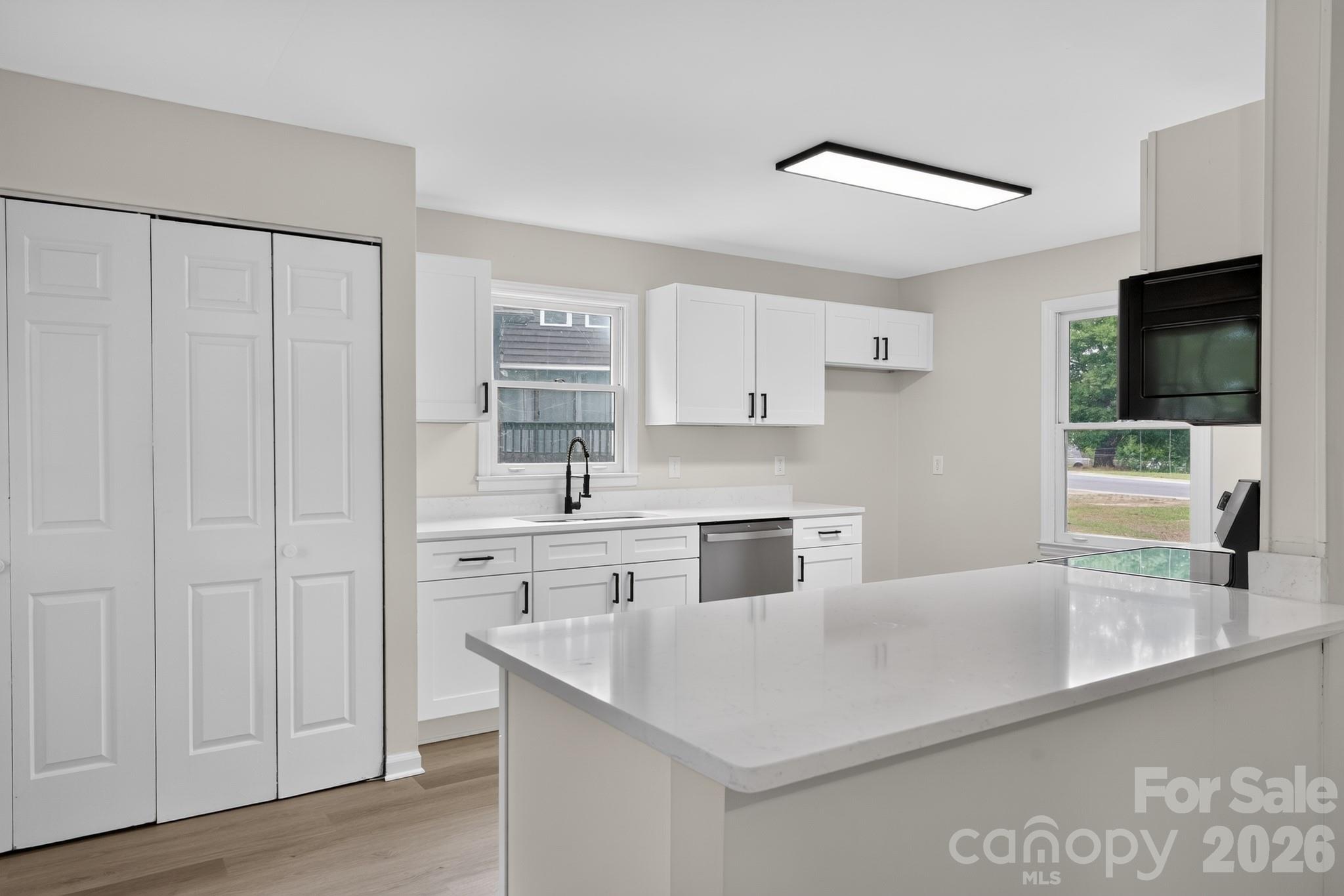 424 Kimbrook Court Property Photo 7