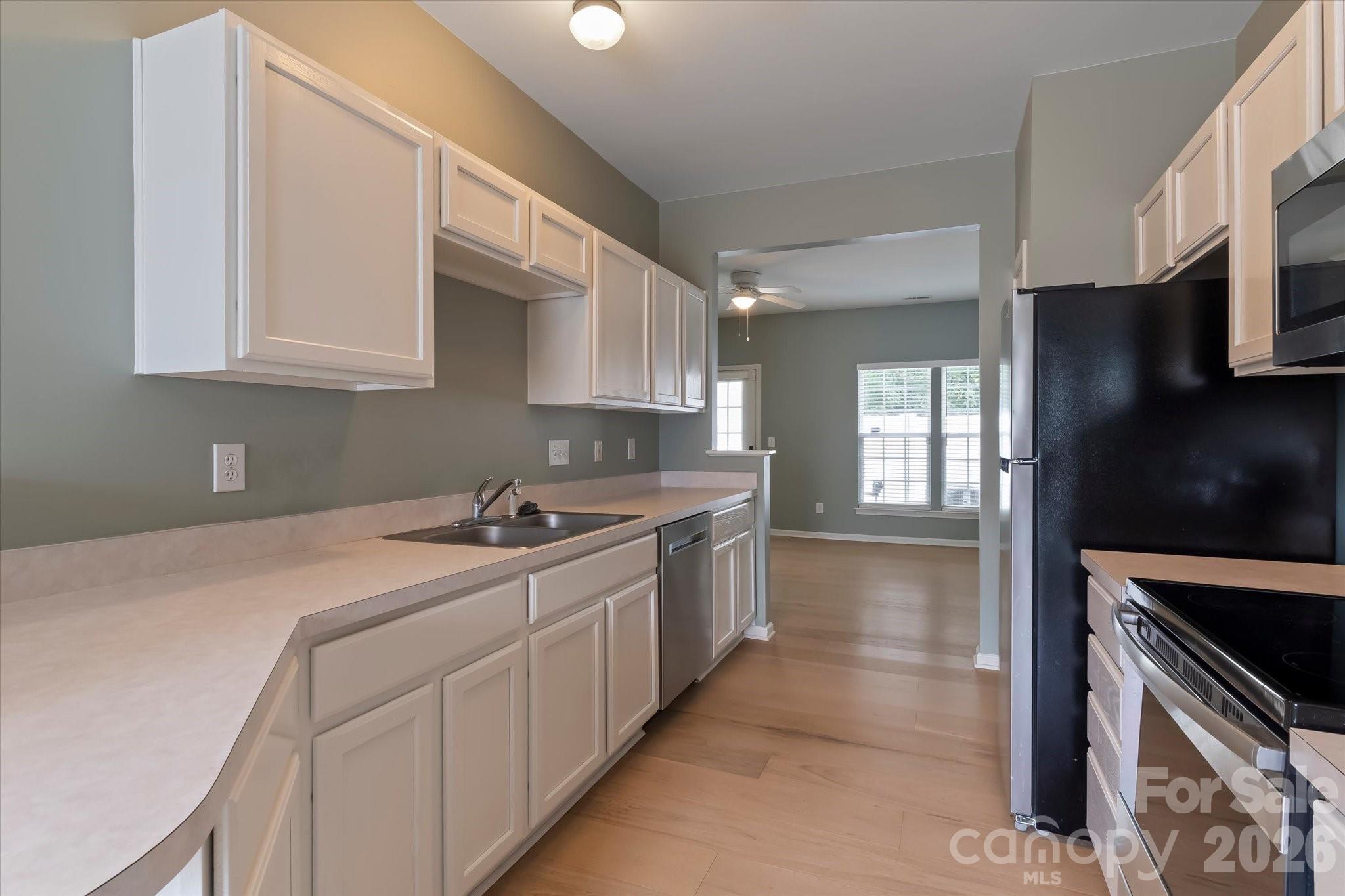 12541 Jessica Place Property Photo 6