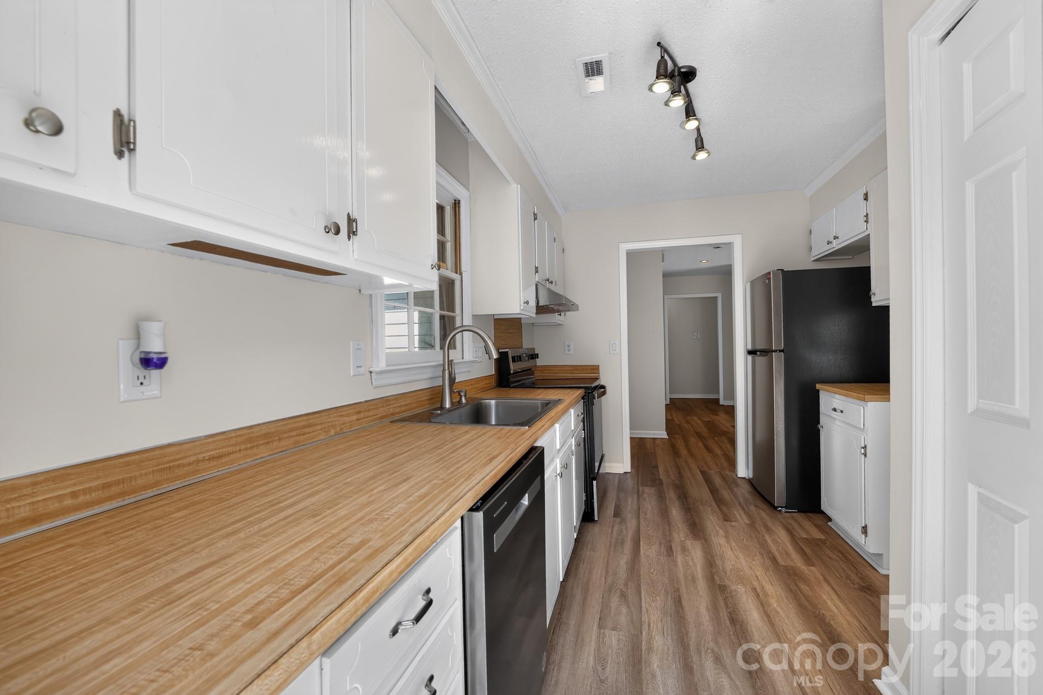 7812 Surreywood Place Property Photo 7