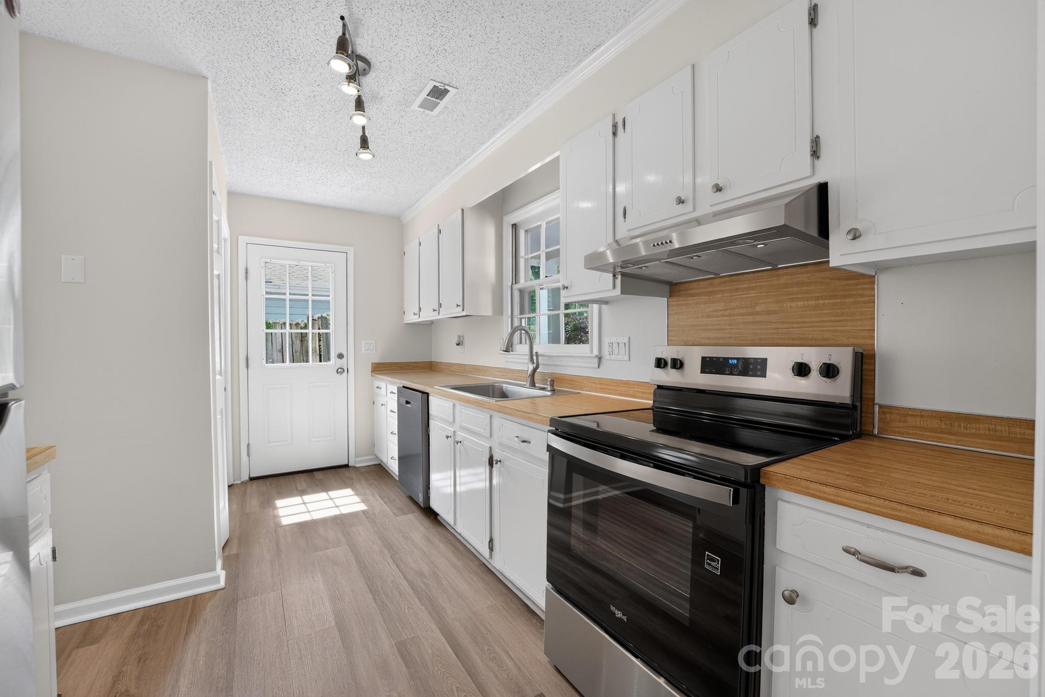 7812 Surreywood Place Property Photo 8