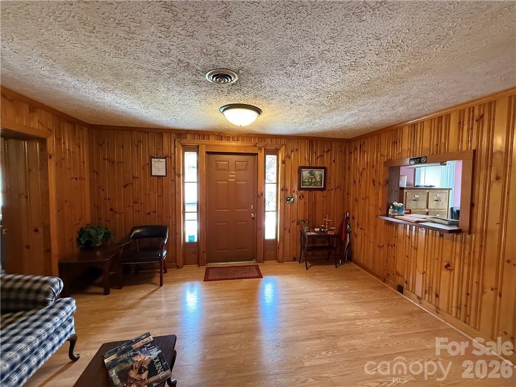 938 W King Street Property Photo 18