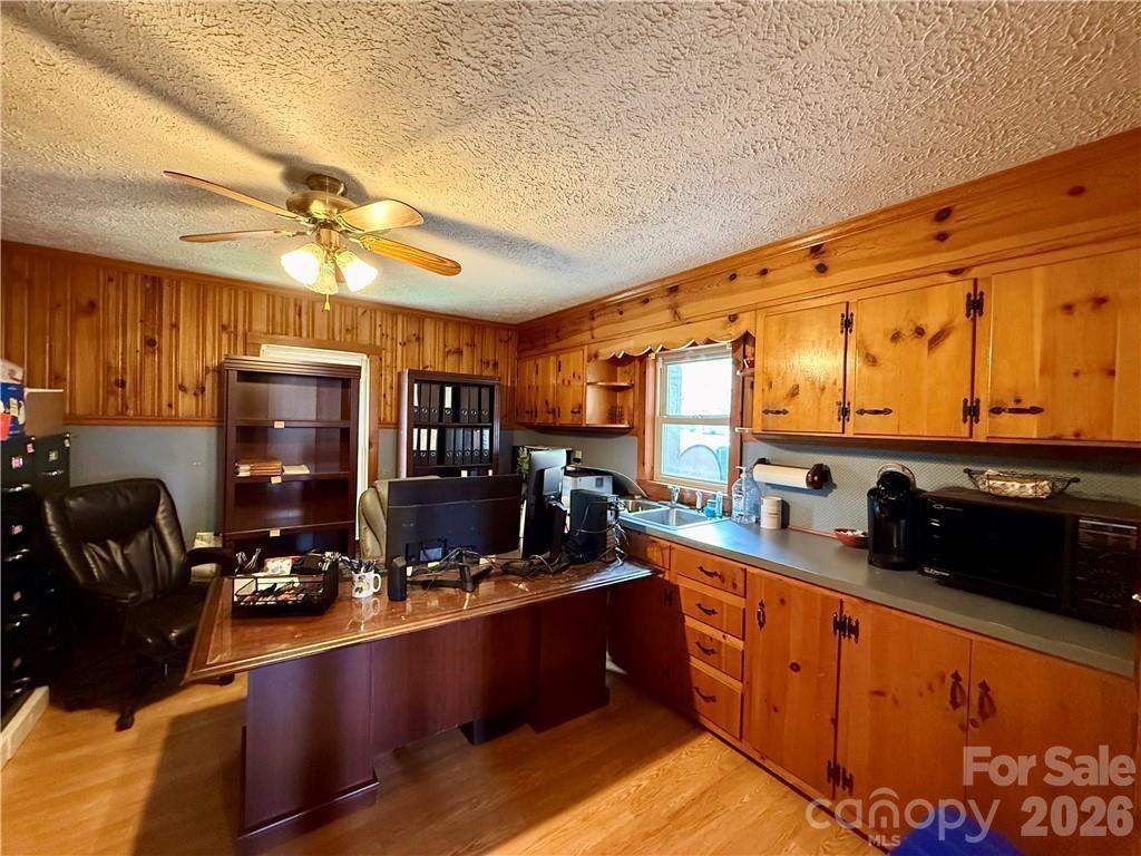 938 W King Street Property Photo 20