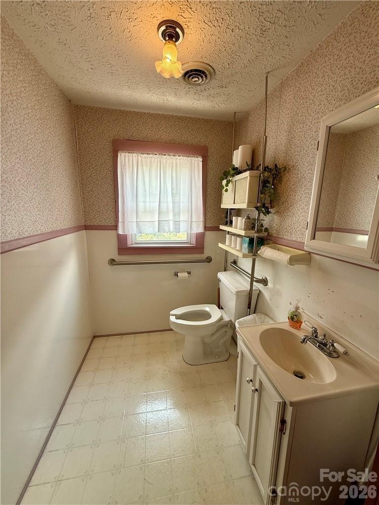 938 W King Street Property Photo 22