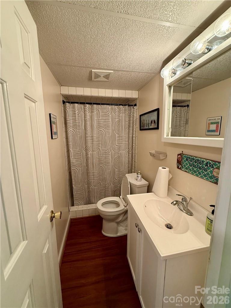 938 W King Street Property Photo 25