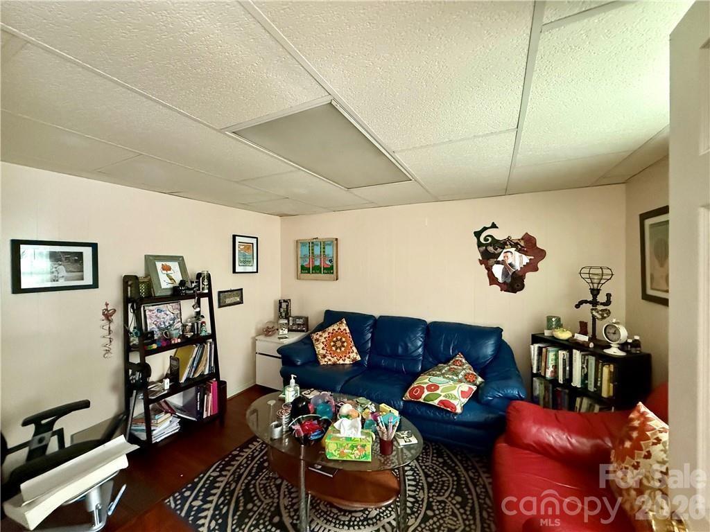 938 W King Street Property Photo 27