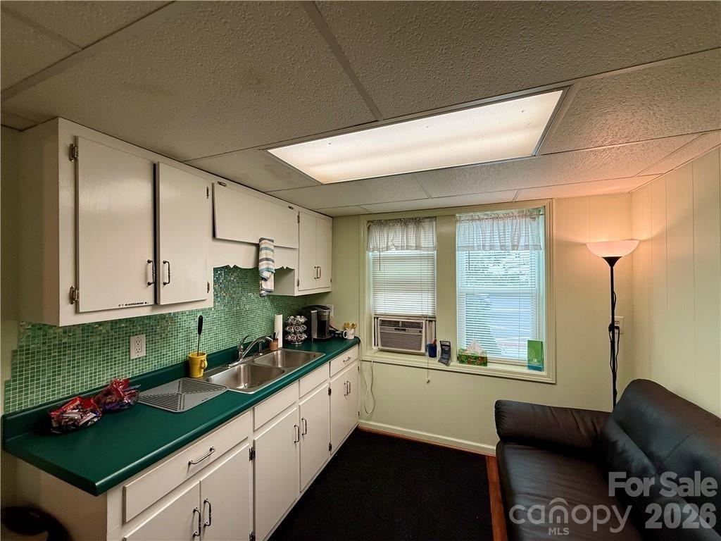 938 W King Street Property Photo 28