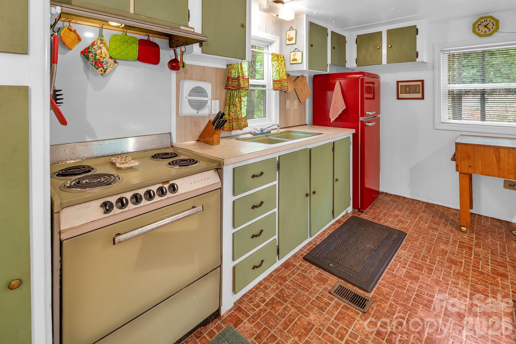 175 Elmwood Drive Property Photo 14