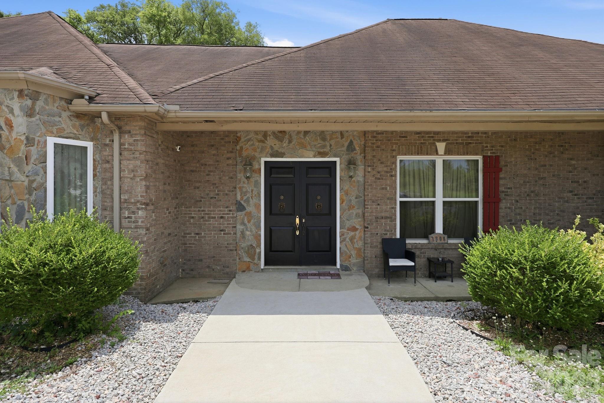 1803 Wilton Gate Drive Property Photo 3
