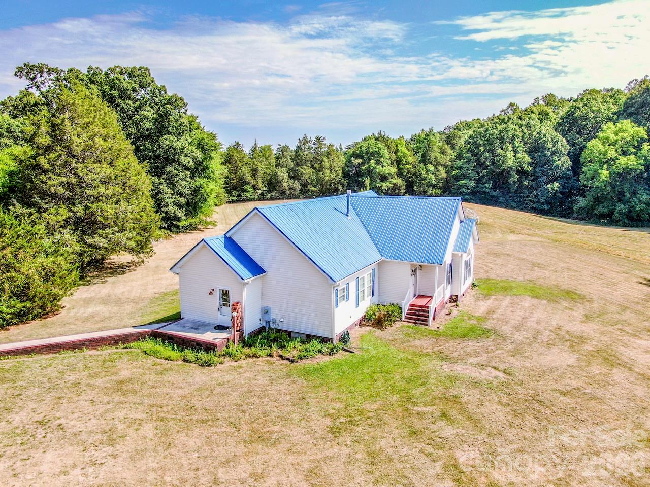 2860 Needmore Road Property Photo 3