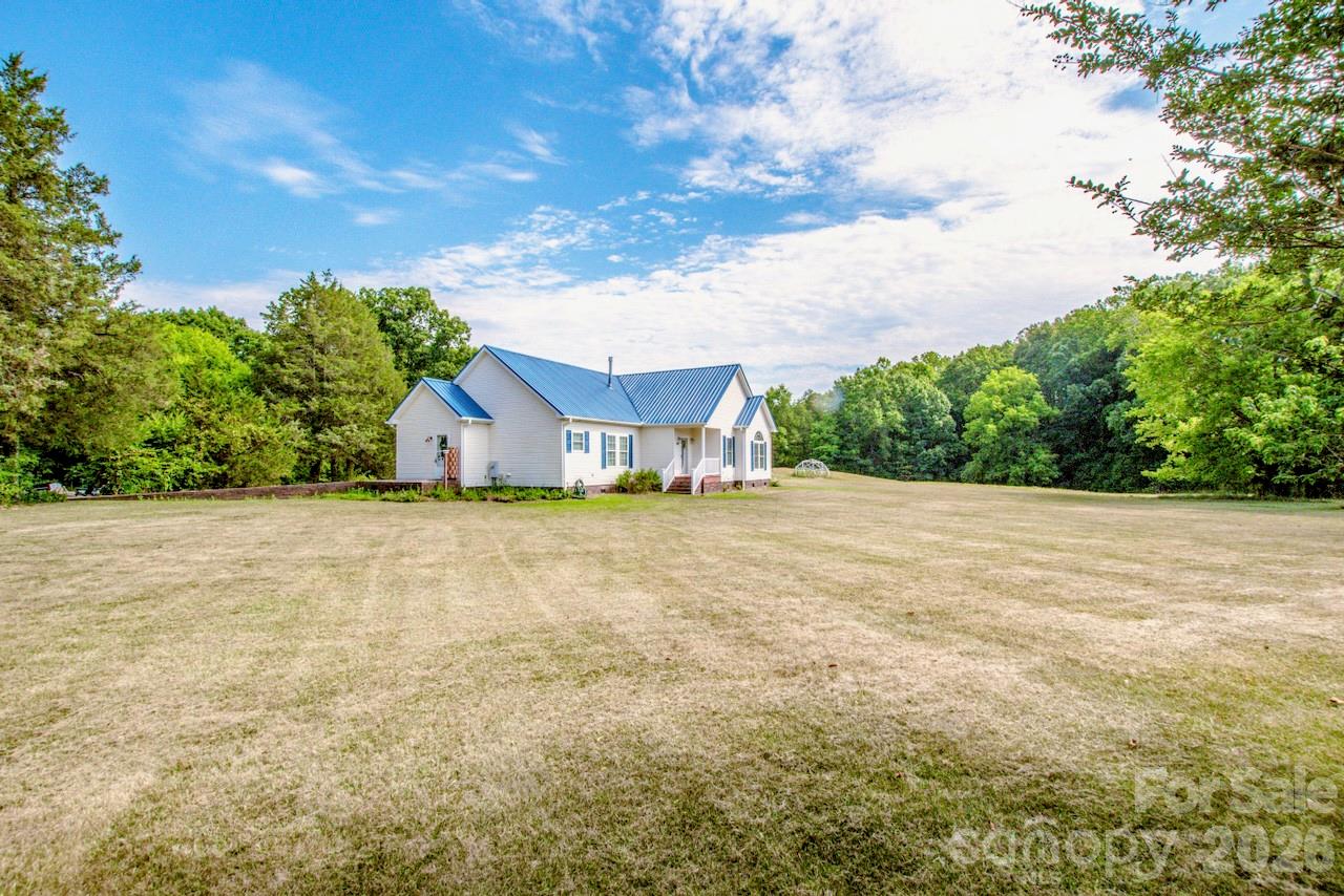 2860 Needmore Road Property Photo 5