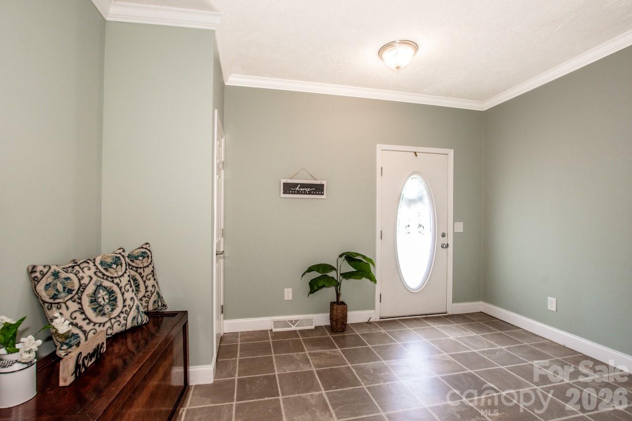 2860 Needmore Road Property Photo 9