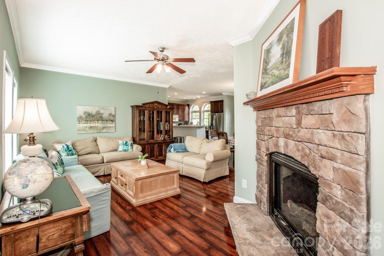2860 Needmore Road Property Photo 10