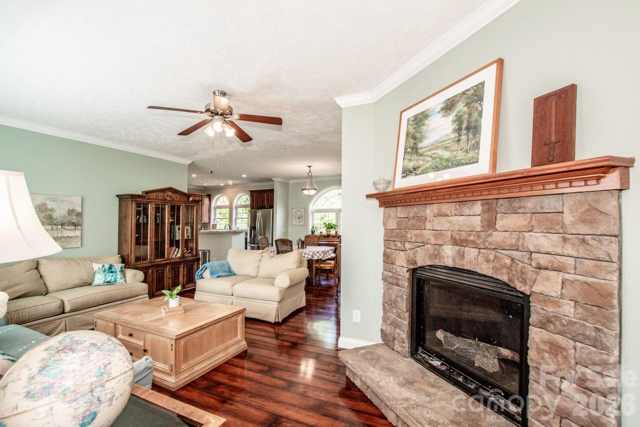 2860 Needmore Road Property Photo 11