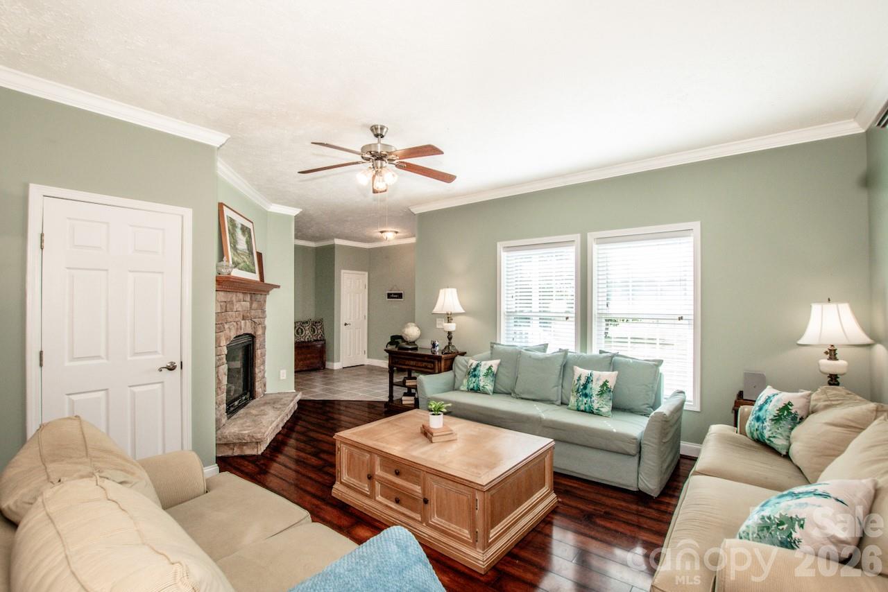 2860 Needmore Road Property Photo 12