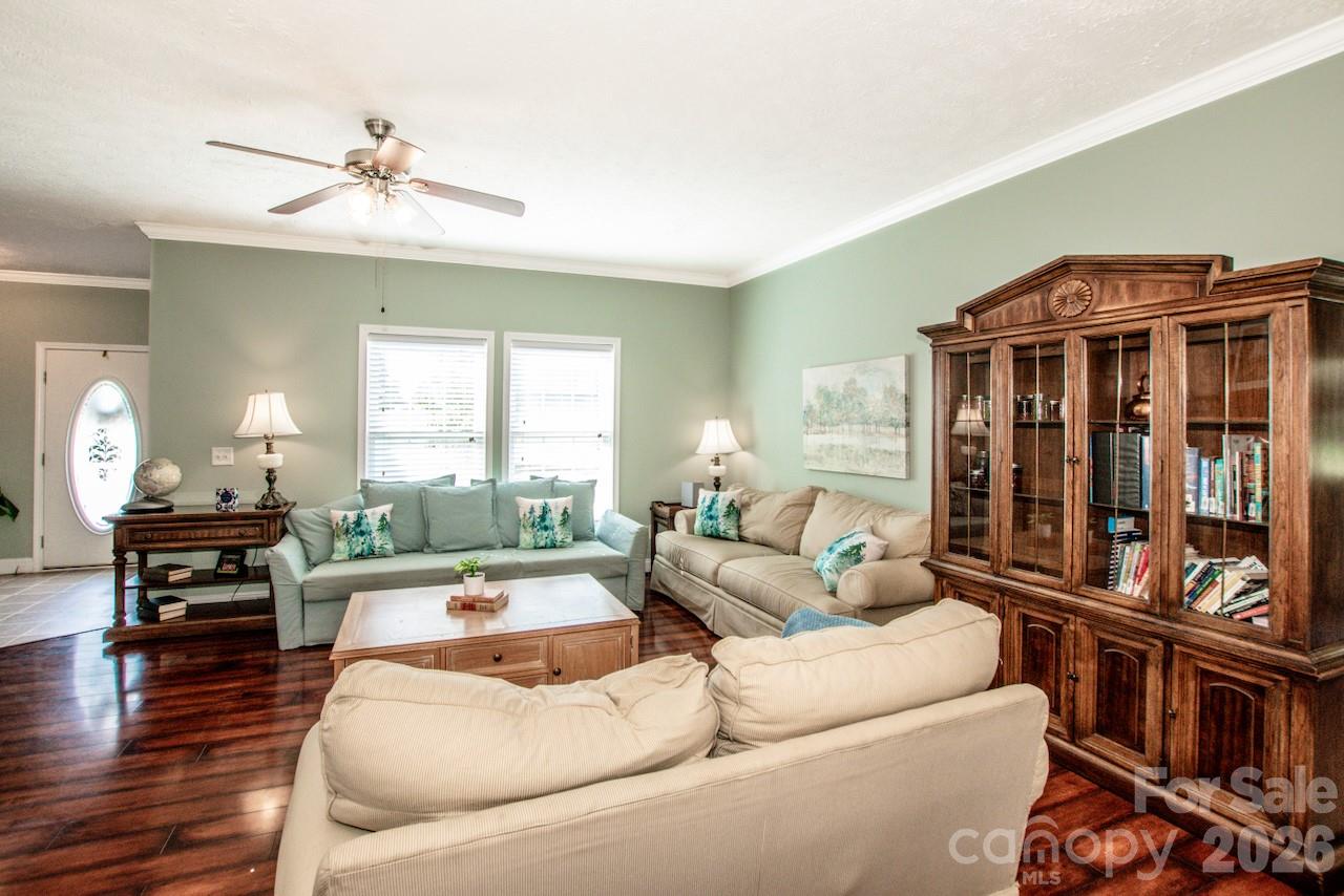 2860 Needmore Road Property Photo 17
