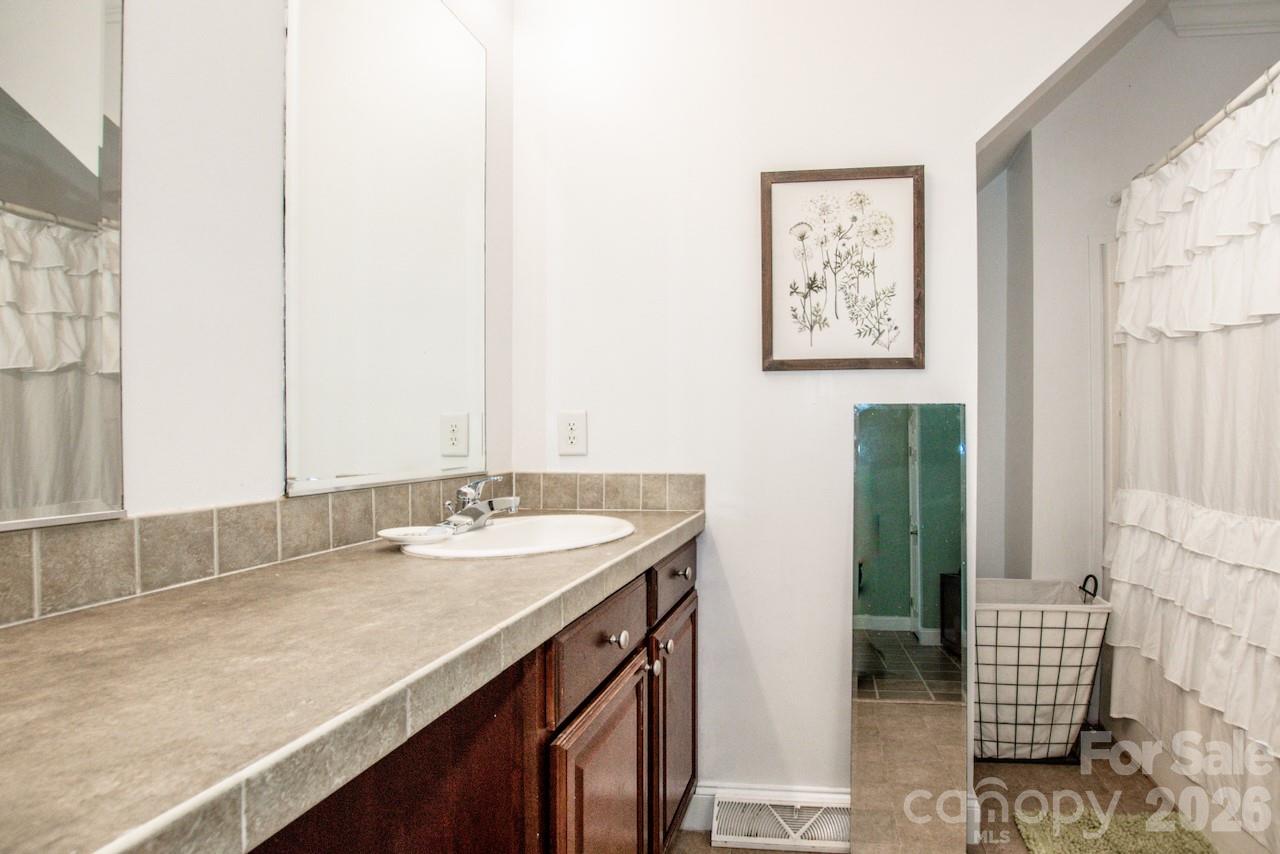 2860 Needmore Road Property Photo 32