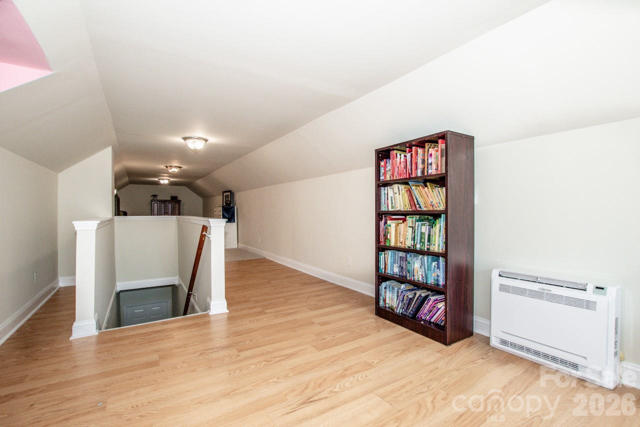 2860 Needmore Road Property Photo 37