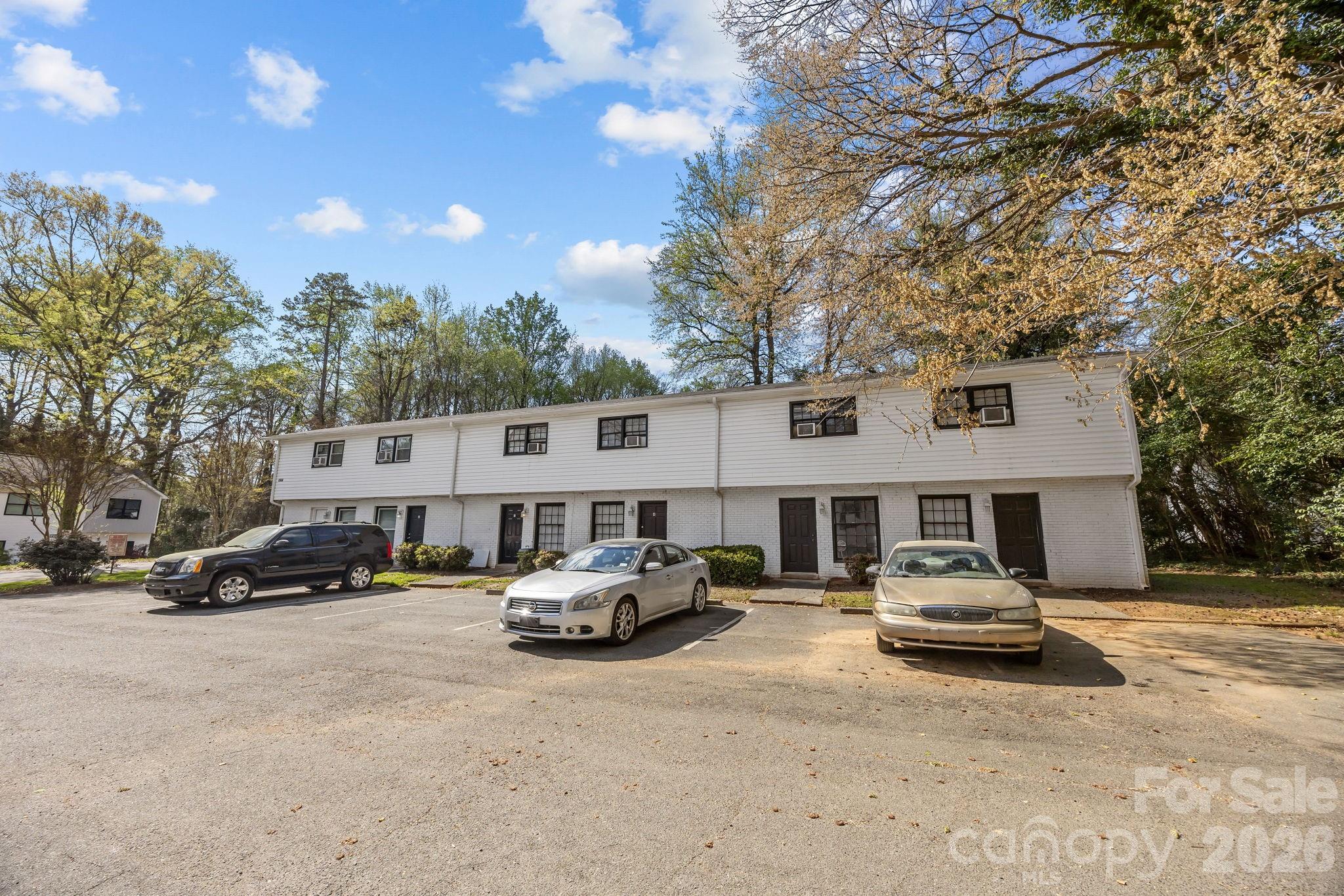 2909 Burgess Drive Property Photo 3