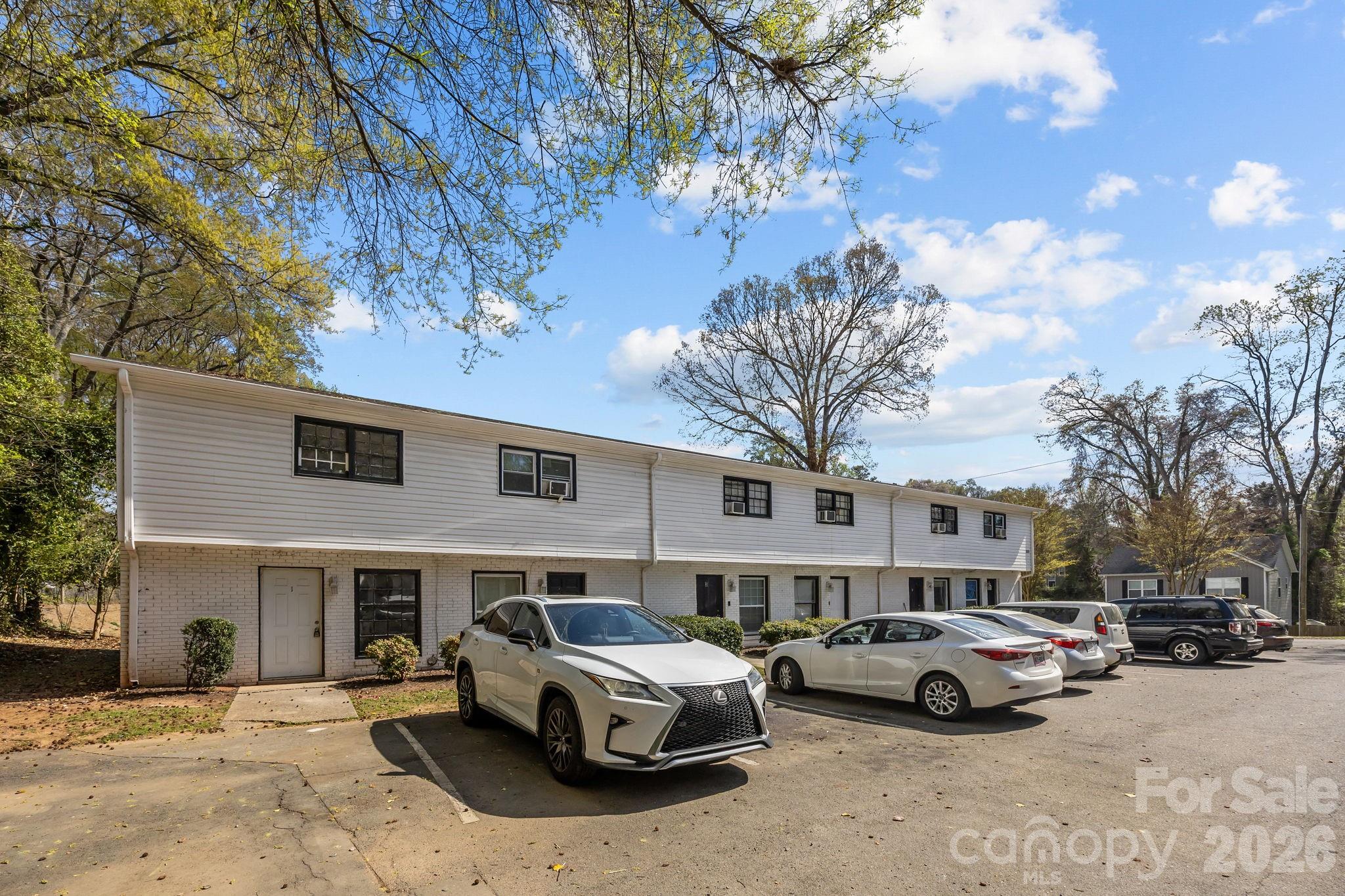 2909 Burgess Drive Property Photo 4