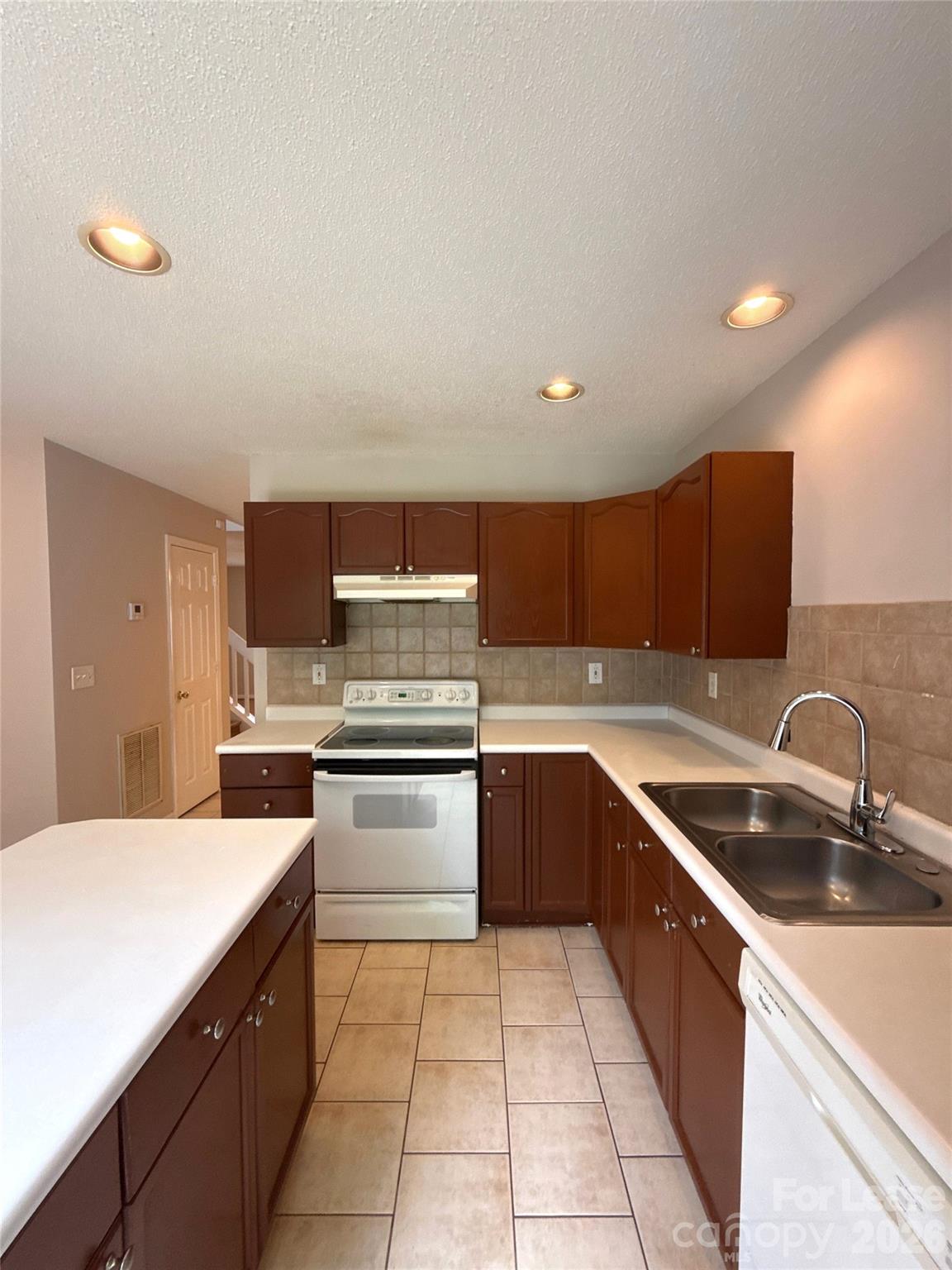 747 Mountainwater Drive Property Photo 8