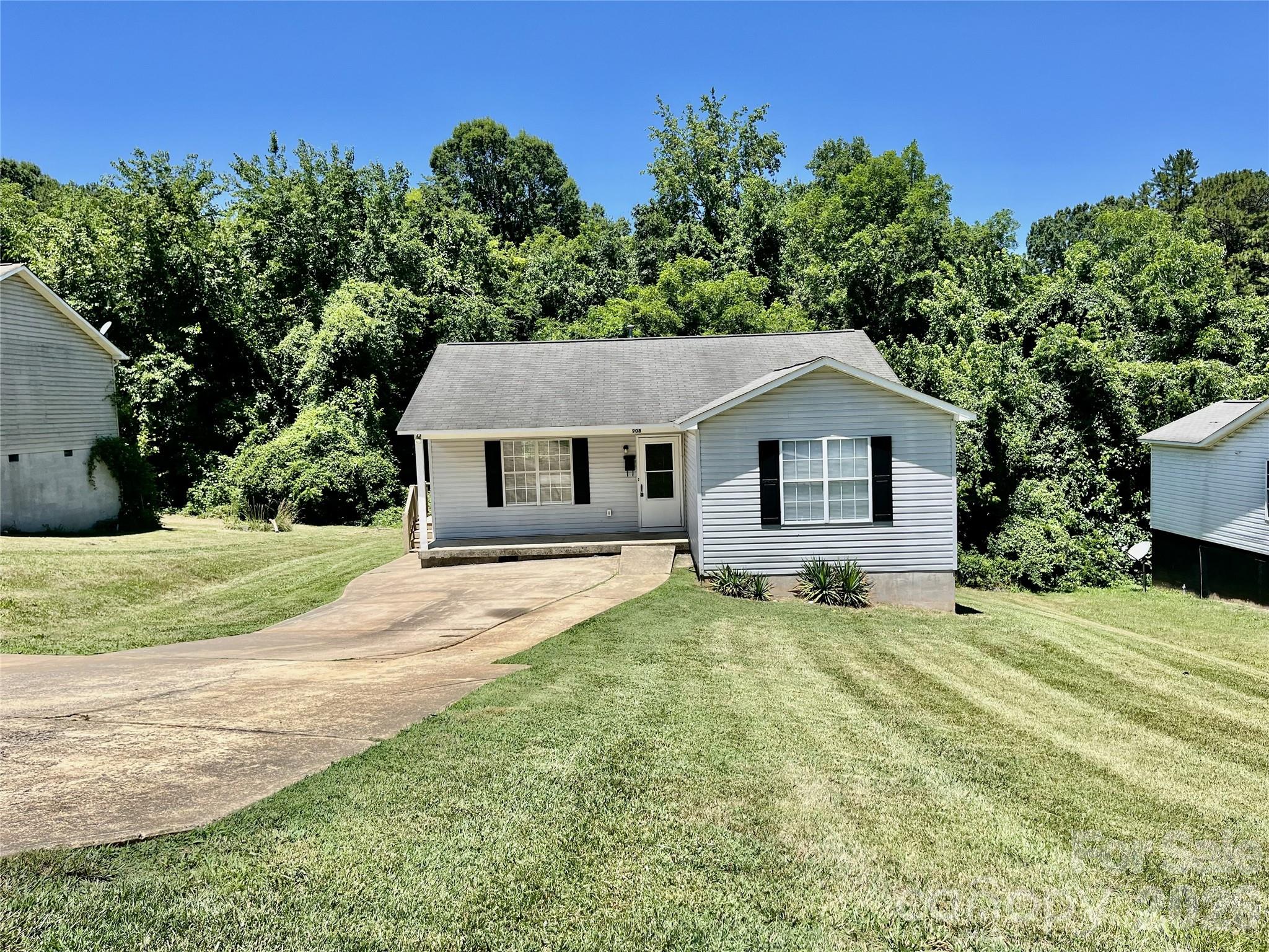 908 Green Street Property Photo 1